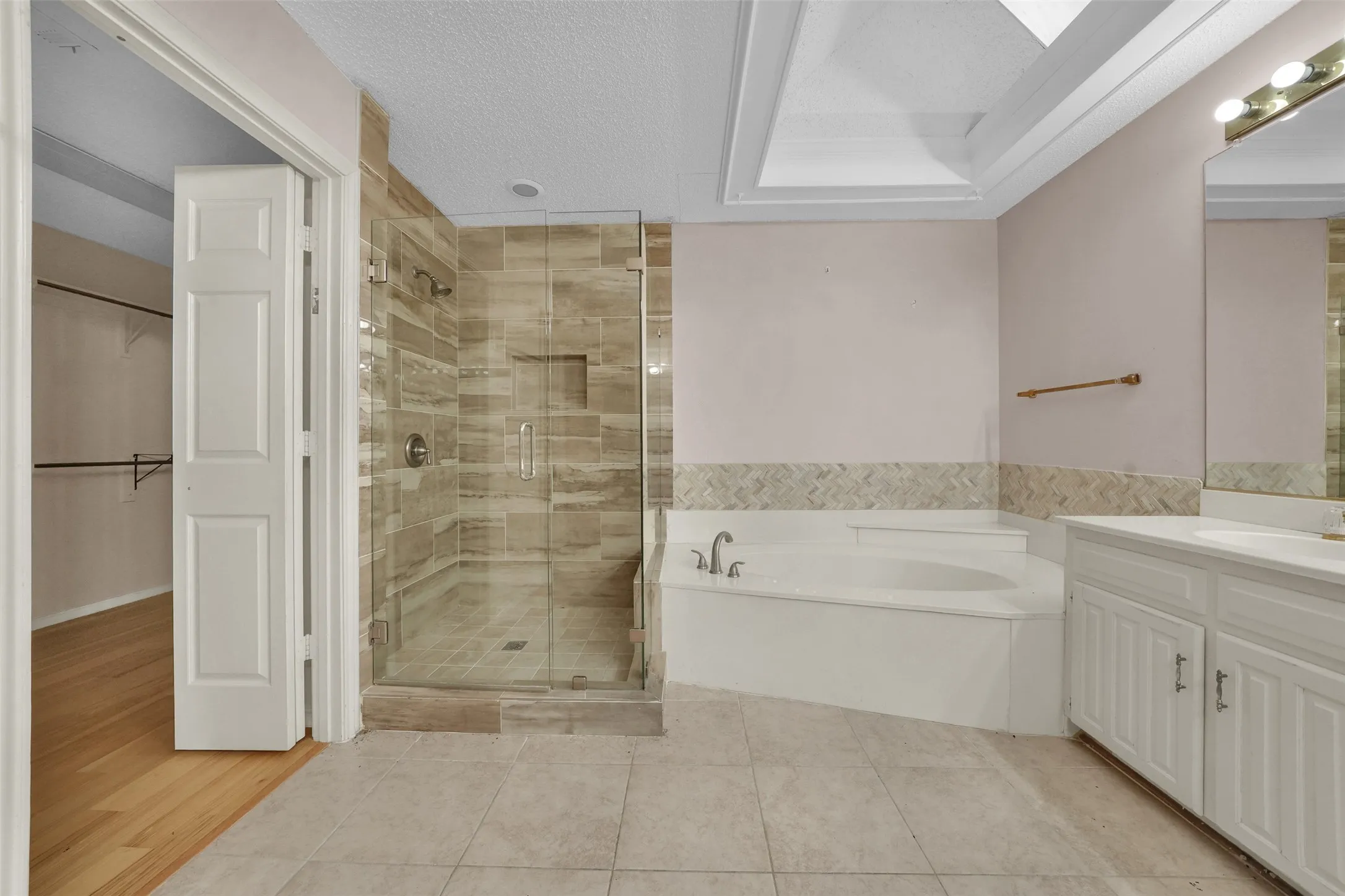 Single Family Residence For Rent in Dallas County , 2105 Rolling Oak Lane, Garland, Texas 75044, 4 Bedroom, 3 Bathroom, 2 Garage spaces, 2,623 Sqft, built in 1987, mls#21379518, Real Estate Agent in Garland, Homes For Rent in Dallas county, Homes For Rent in Garland, Realtor in Garland Texas, Real Estate Brokerage Independent Realty Texas, Luminita Cordes Realtor