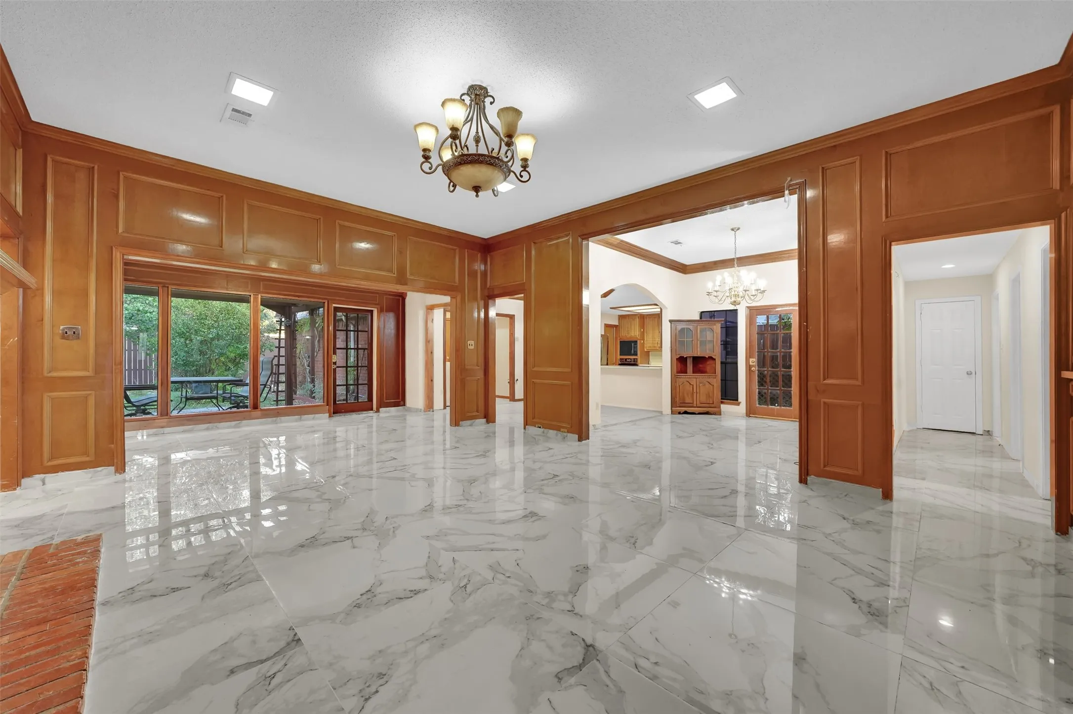 Single Family Residence For Rent in Dallas County , 2105 Rolling Oak Lane, Garland, Texas 75044, 4 Bedroom, 3 Bathroom, 2 Garage spaces, 2,623 Sqft, built in 1987, mls#21379518, Real Estate Agent in Garland, Homes For Rent in Dallas county, Homes For Rent in Garland, Realtor in Garland Texas, Real Estate Brokerage Independent Realty Texas, Luminita Cordes Realtor