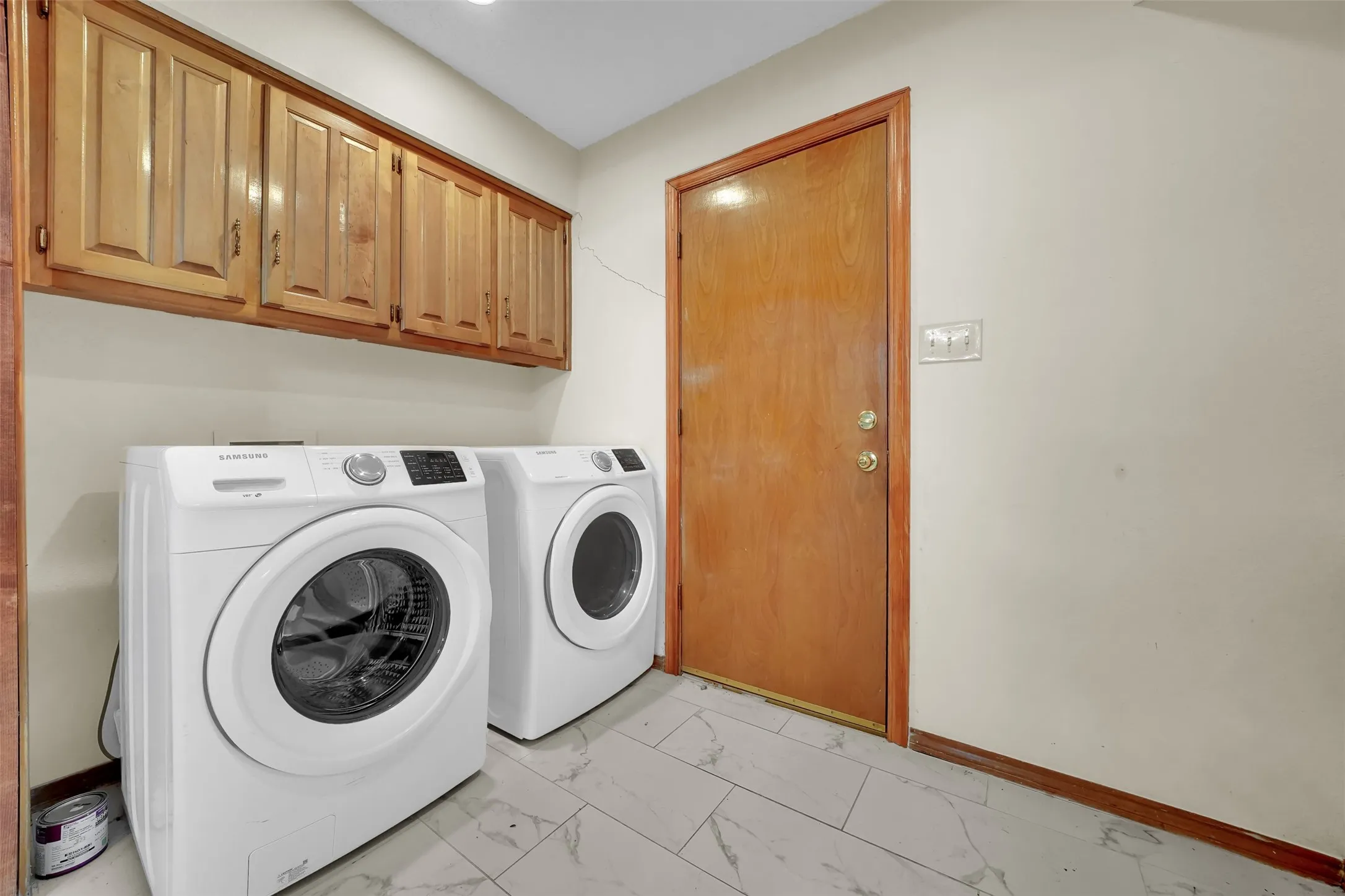 Single Family Residence For Rent in Dallas County , 2105 Rolling Oak Lane, Garland, Texas 75044, 4 Bedroom, 3 Bathroom, 2 Garage spaces, 2,623 Sqft, built in 1987, mls#21379518, Real Estate Agent in Garland, Homes For Rent in Dallas county, Homes For Rent in Garland, Realtor in Garland Texas, Real Estate Brokerage Independent Realty Texas, Luminita Cordes Realtor