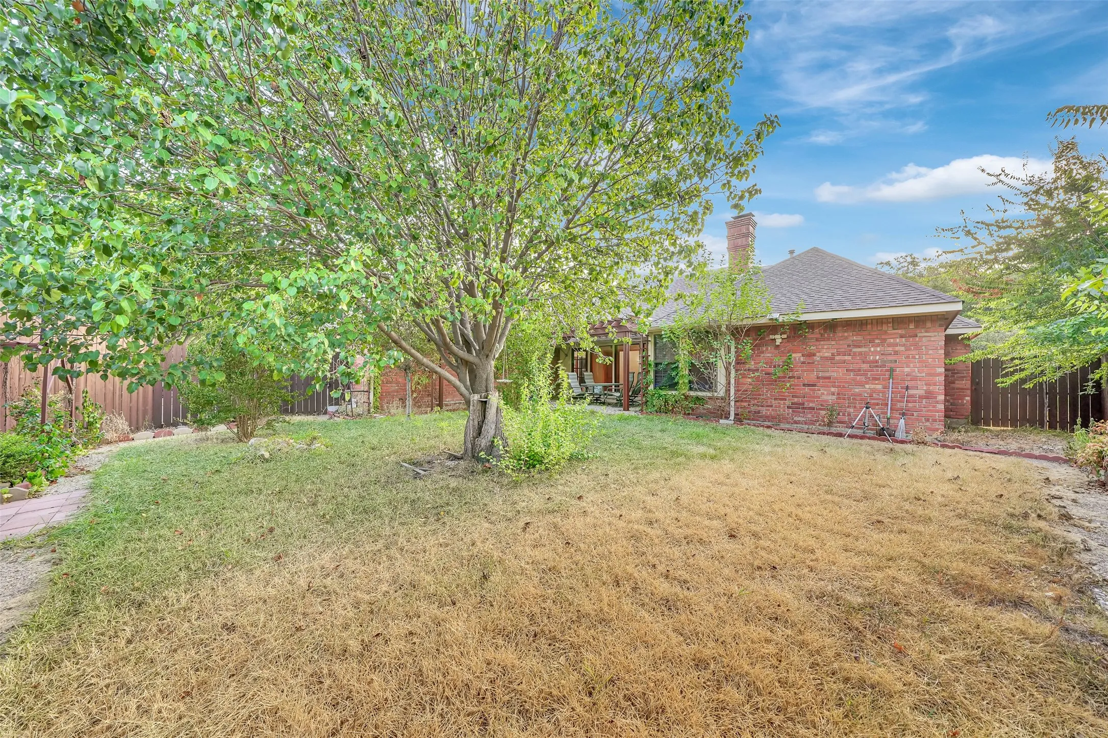 Single Family Residence For Rent in Dallas County , 2105 Rolling Oak Lane, Garland, Texas 75044, 4 Bedroom, 3 Bathroom, 2 Garage spaces, 2,623 Sqft, built in 1987, mls#21379518, Real Estate Agent in Garland, Homes For Rent in Dallas county, Homes For Rent in Garland, Realtor in Garland Texas, Real Estate Brokerage Independent Realty Texas, Luminita Cordes Realtor
