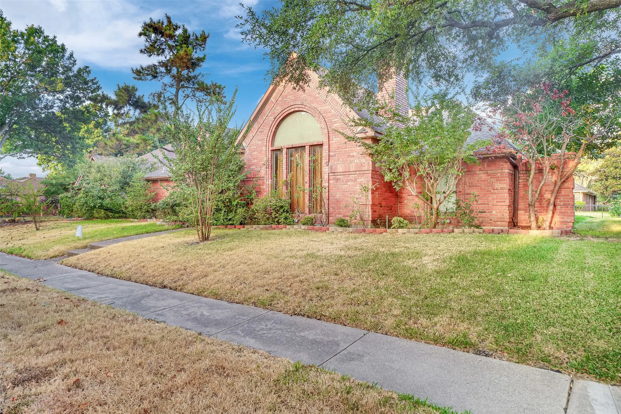 Single Family Residence For Rent in Dallas County , 2105 Rolling Oak Lane, Garland, Texas 75044, 4 Bedroom, 3 Bathroom, 2 Garage spaces, 2,623 Sqft, built in 1987, mls#21379518, Real Estate Agent in Garland, Homes For Rent in Dallas county, Homes For Rent in Garland, Realtor in Garland Texas, Real Estate Brokerage Independent Realty Texas, Luminita Cordes Realtor