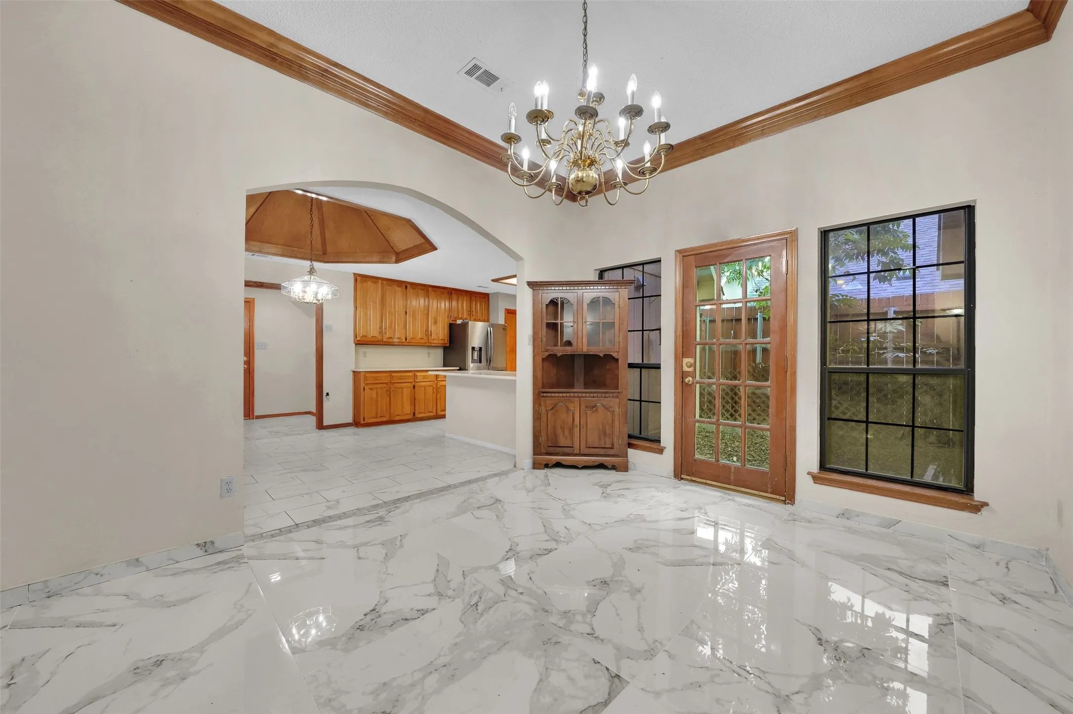 Single Family Residence For Rent in Dallas County , 2105 Rolling Oak Lane, Garland, Texas 75044, 4 Bedroom, 3 Bathroom, 2 Garage spaces, 2,623 Sqft, built in 1987, mls#21379518, Real Estate Agent in Garland, Homes For Rent in Dallas county, Homes For Rent in Garland, Realtor in Garland Texas, Real Estate Brokerage Independent Realty Texas, Luminita Cordes Realtor