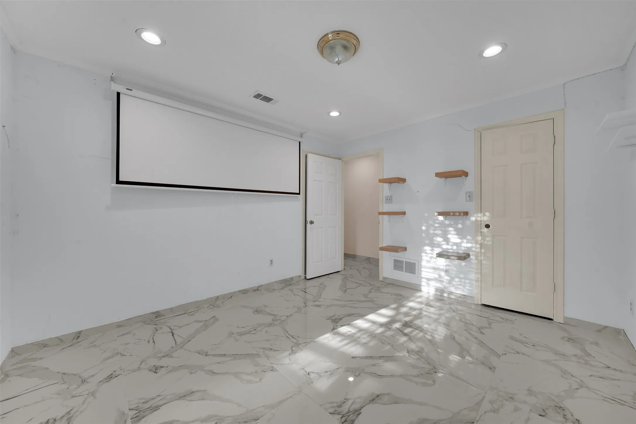 Single Family Residence For Rent in Dallas County , 2105 Rolling Oak Lane, Garland, Texas 75044, 4 Bedroom, 3 Bathroom, 2 Garage spaces, 2,623 Sqft, built in 1987, mls#21379518, Real Estate Agent in Garland, Homes For Rent in Dallas county, Homes For Rent in Garland, Realtor in Garland Texas, Real Estate Brokerage Independent Realty Texas, Luminita Cordes Realtor