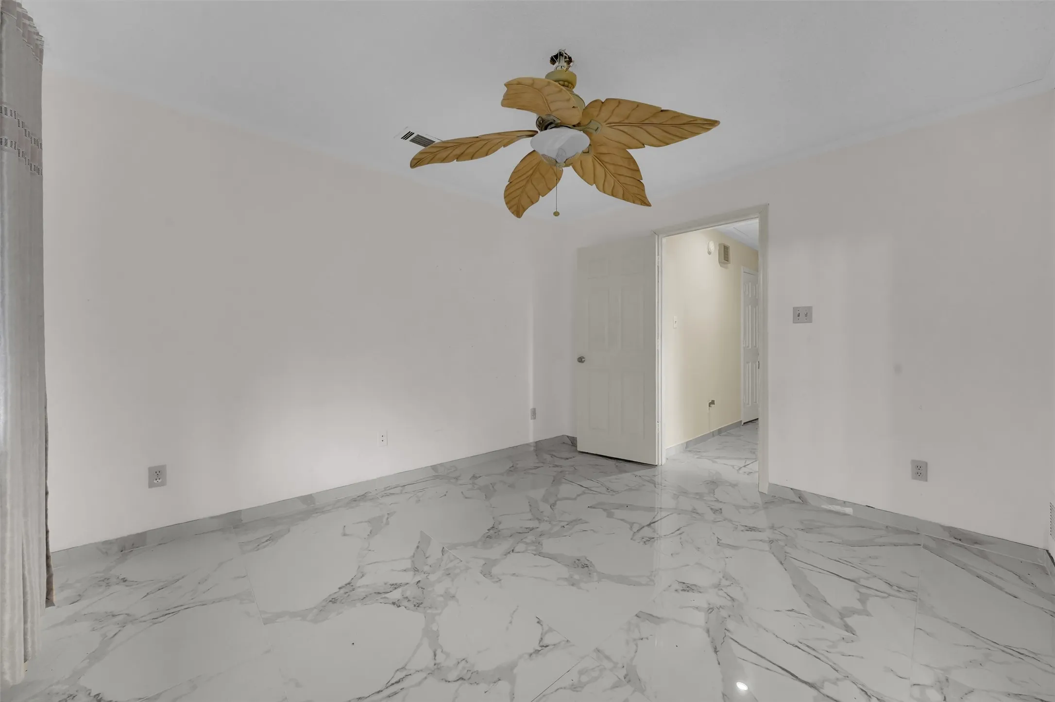 Single Family Residence For Rent in Dallas County , 2105 Rolling Oak Lane, Garland, Texas 75044, 4 Bedroom, 3 Bathroom, 2 Garage spaces, 2,623 Sqft, built in 1987, mls#21379518, Real Estate Agent in Garland, Homes For Rent in Dallas county, Homes For Rent in Garland, Realtor in Garland Texas, Real Estate Brokerage Independent Realty Texas, Luminita Cordes Realtor