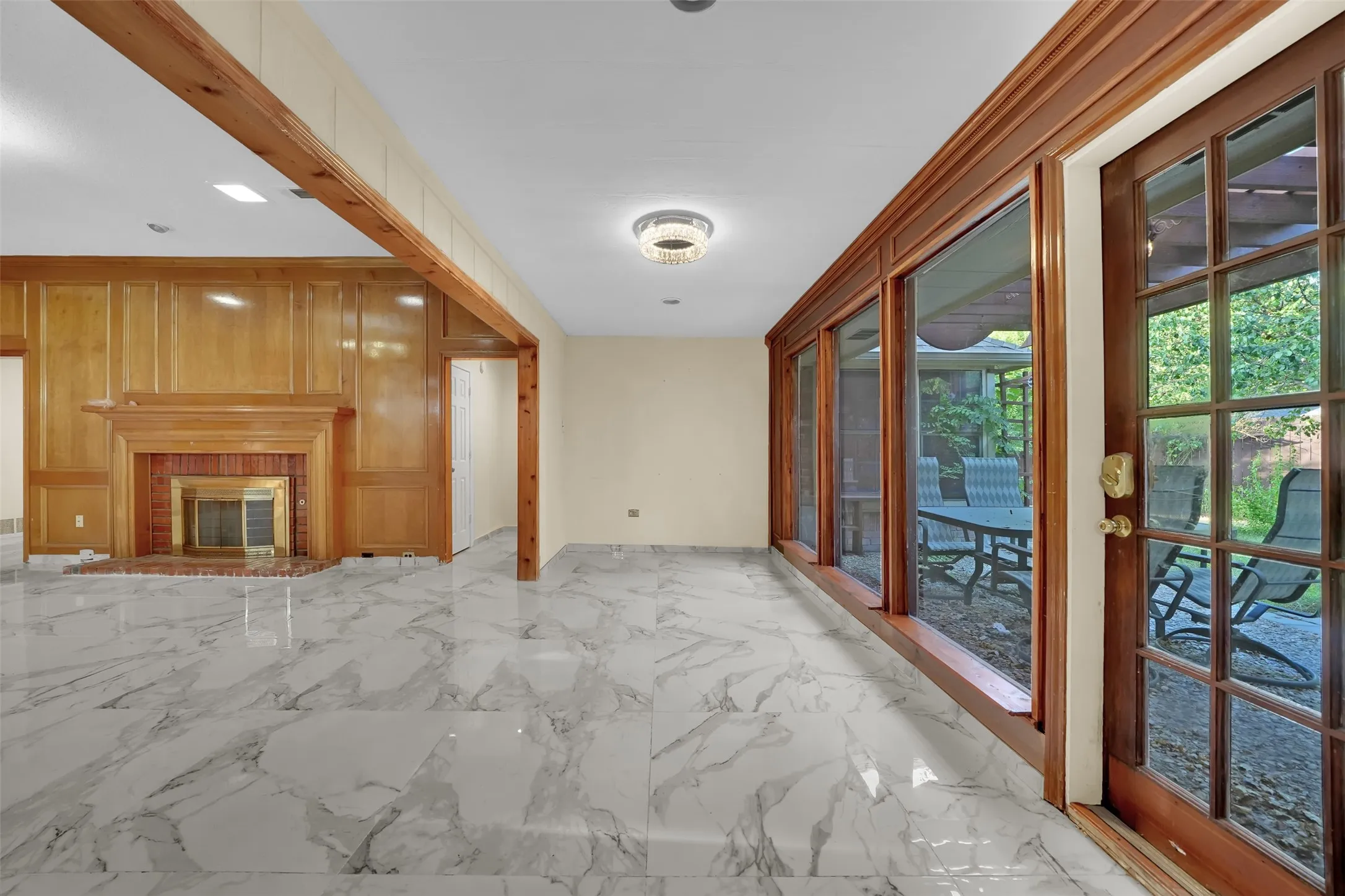 Single Family Residence For Rent in Dallas County , 2105 Rolling Oak Lane, Garland, Texas 75044, 4 Bedroom, 3 Bathroom, 2 Garage spaces, 2,623 Sqft, built in 1987, mls#21379518, Real Estate Agent in Garland, Homes For Rent in Dallas county, Homes For Rent in Garland, Realtor in Garland Texas, Real Estate Brokerage Independent Realty Texas, Luminita Cordes Realtor
