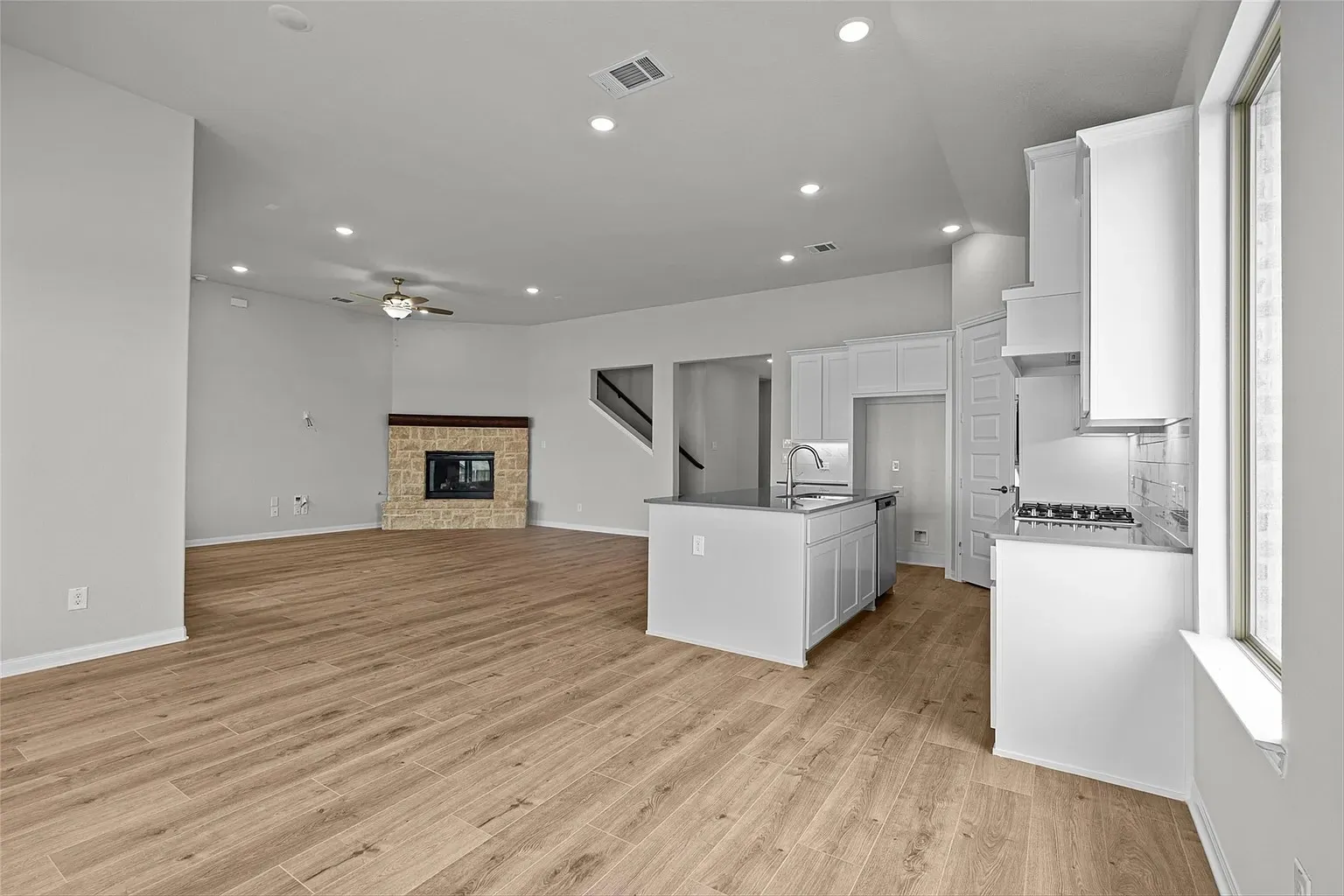 Single Family Residence For Rent in Grayson County , 1506 Golden Meadow Drive, Van Alstyne, Texas 75495, 4 Bedroom, 3 Bathroom, 2 Garage spaces, 2,710 Sqft, built in 2023, mls#21376922, Real Estate Agent in Van Alstyne, Homes For Rent in Grayson county, Homes For Rent in Van Alstyne, Realtor in Van Alstyne Texas, Real Estate Brokerage Independent Realty Texas, Luminita Cordes Realtor