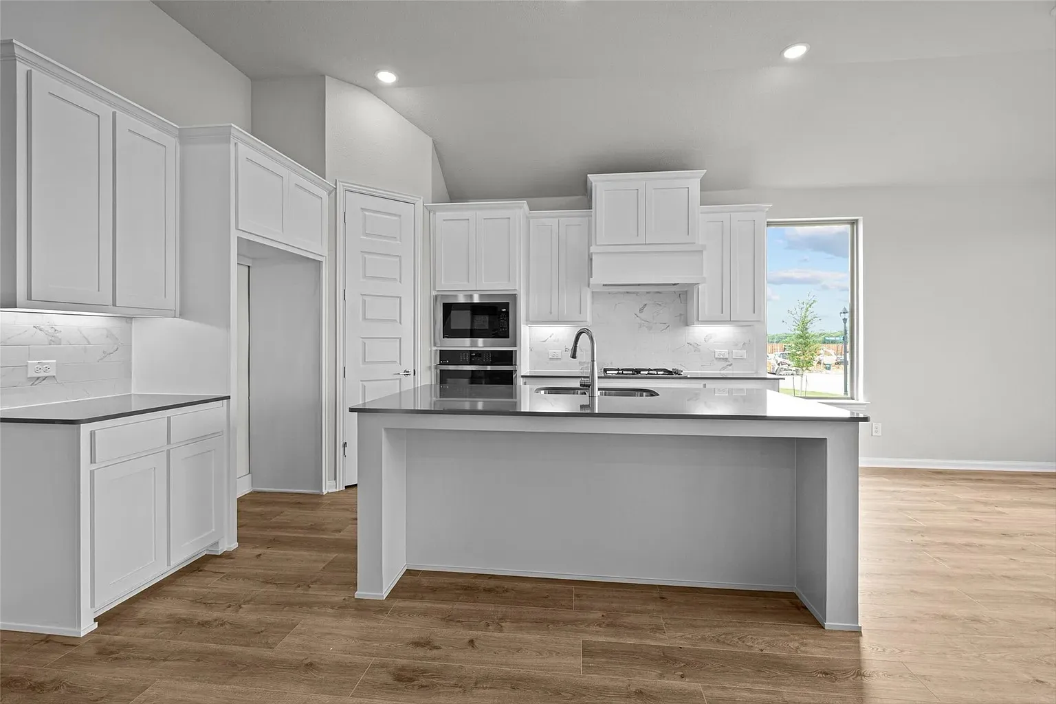 Single Family Residence For Rent in Grayson County , 1506 Golden Meadow Drive, Van Alstyne, Texas 75495, 4 Bedroom, 3 Bathroom, 2 Garage spaces, 2,710 Sqft, built in 2023, mls#21376922, Real Estate Agent in Van Alstyne, Homes For Rent in Grayson county, Homes For Rent in Van Alstyne, Realtor in Van Alstyne Texas, Real Estate Brokerage Independent Realty Texas, Luminita Cordes Realtor