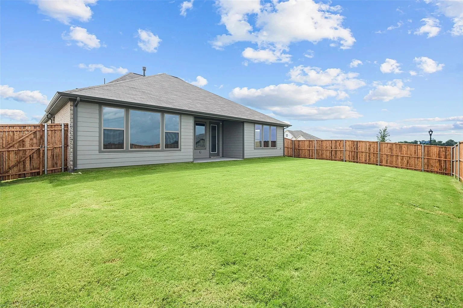 Single Family Residence For Rent in Grayson County , 1506 Golden Meadow Drive, Van Alstyne, Texas 75495, 4 Bedroom, 3 Bathroom, 2 Garage spaces, 2,710 Sqft, built in 2023, mls#21376922, Real Estate Agent in Van Alstyne, Homes For Rent in Grayson county, Homes For Rent in Van Alstyne, Realtor in Van Alstyne Texas, Real Estate Brokerage Independent Realty Texas, Luminita Cordes Realtor