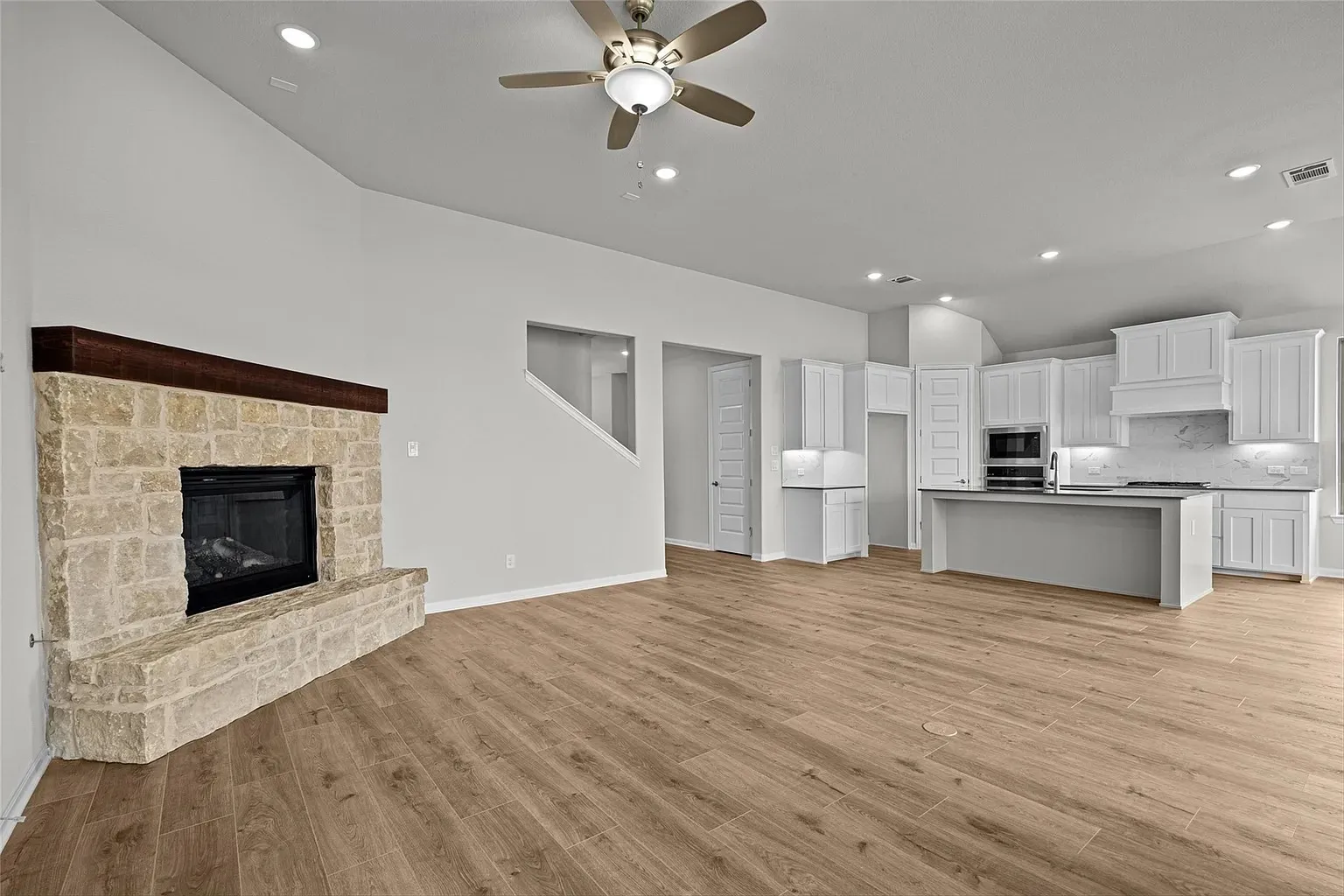 Single Family Residence For Rent in Grayson County , 1506 Golden Meadow Drive, Van Alstyne, Texas 75495, 4 Bedroom, 3 Bathroom, 2 Garage spaces, 2,710 Sqft, built in 2023, mls#21376922, Real Estate Agent in Van Alstyne, Homes For Rent in Grayson county, Homes For Rent in Van Alstyne, Realtor in Van Alstyne Texas, Real Estate Brokerage Independent Realty Texas, Luminita Cordes Realtor