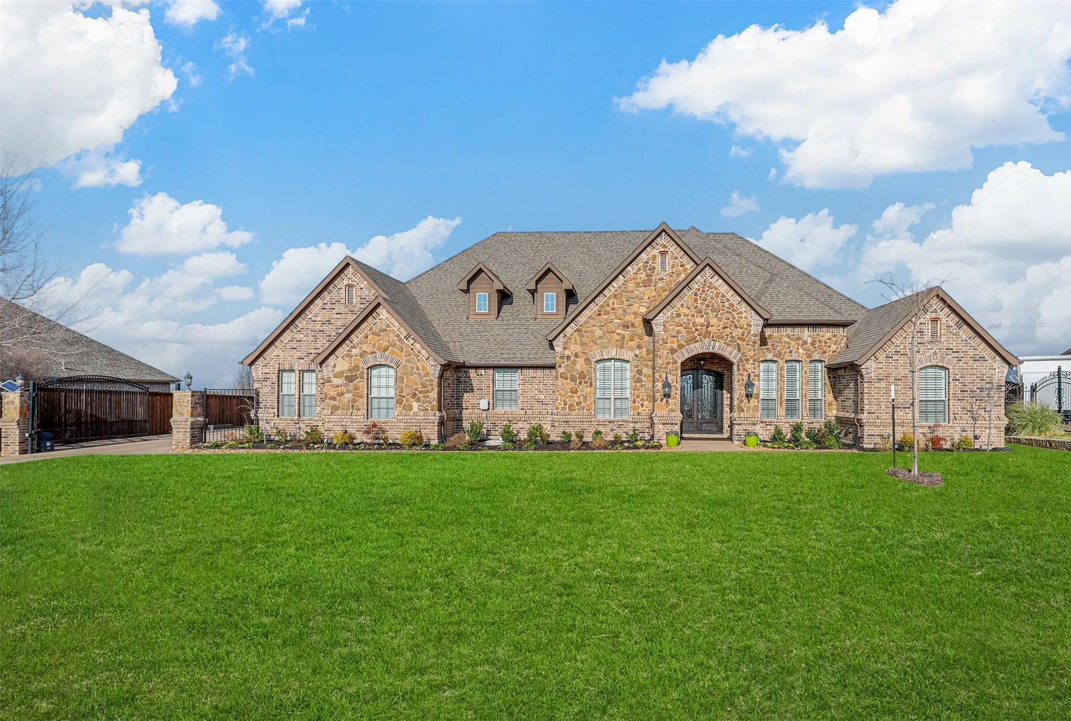 Single Family Residence For Sale in Tarrant County , 12416 Dido Vista Court, Fort Worth, Texas 76179, 4 Bedroom, 5 Bathroom, 4 Garage spaces, 4,726 Sqft, built in 2015, mls#21379492, Real Estate Agent in Fort Worth, Homes For Sale in Tarrant county, Homes For Sale in Fort Worth, Realtor in Fort Worth Texas, Real Estate Brokerage Independent Realty Texas, Luminita Cordes Realtor