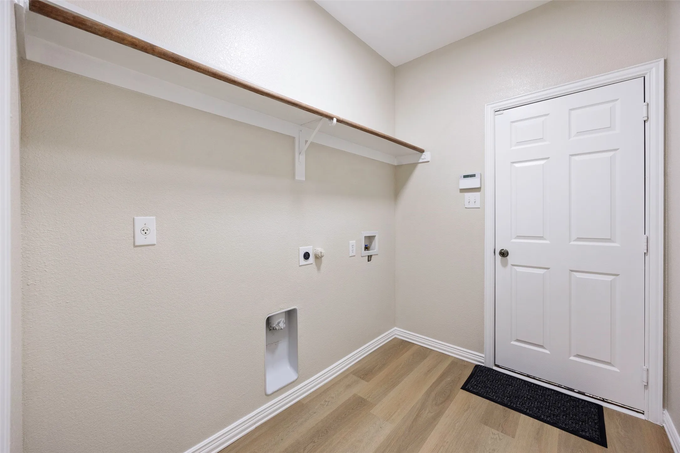Single Family Residence For Rent in Collin County , 12003 Yoakum Drive, Frisco, Texas 75035, 5 Bedroom, 4 Bathroom, 3 Garage spaces, 3,989 Sqft, built in 2006, mls#21379520, Real Estate Agent in Frisco, Homes For Rent in Collin county, Homes For Rent in Frisco, Realtor in Frisco Texas, Real Estate Brokerage Independent Realty Texas, Luminita Cordes Realtor