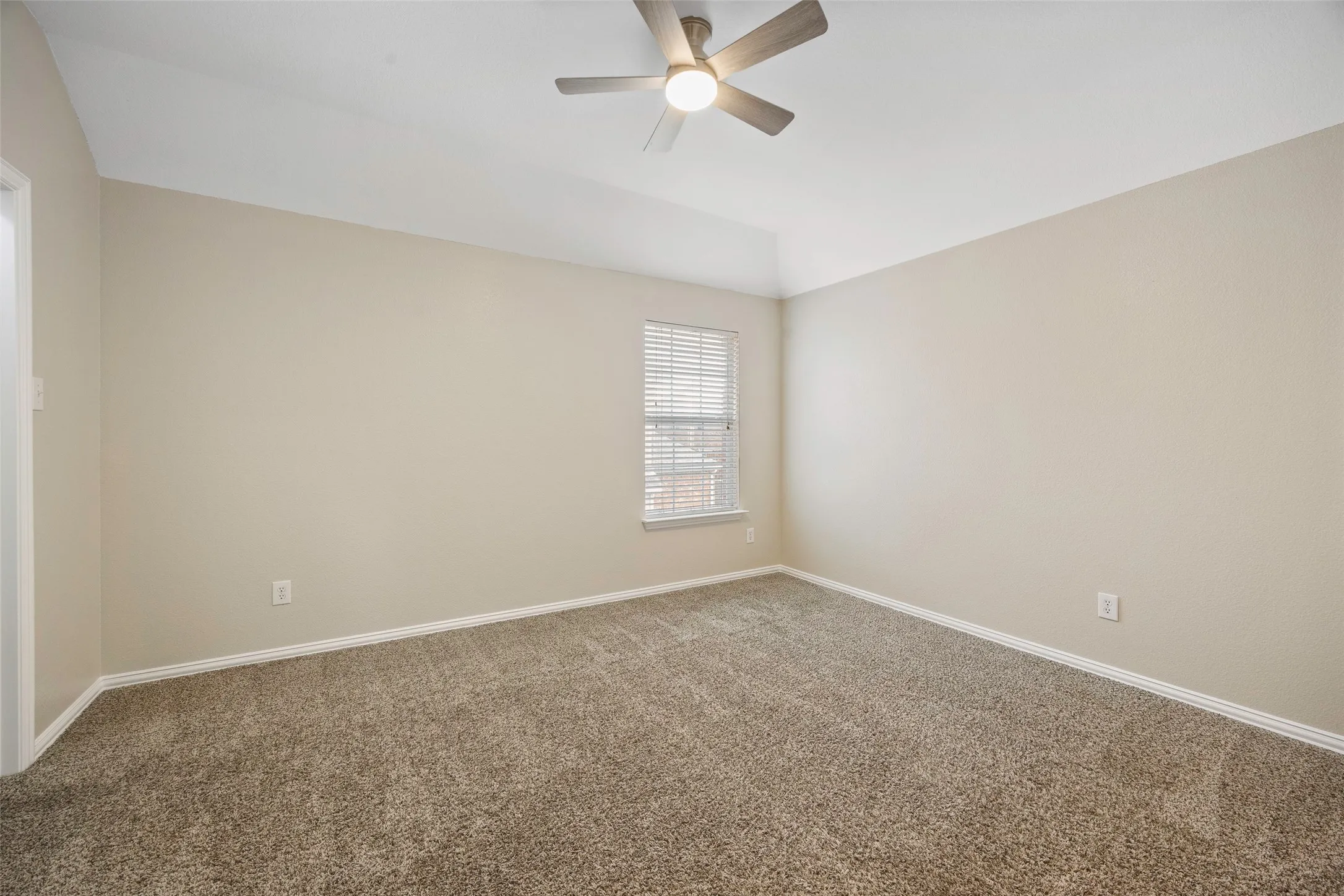 Single Family Residence For Rent in Collin County , 12003 Yoakum Drive, Frisco, Texas 75035, 5 Bedroom, 4 Bathroom, 3 Garage spaces, 3,989 Sqft, built in 2006, mls#21379520, Real Estate Agent in Frisco, Homes For Rent in Collin county, Homes For Rent in Frisco, Realtor in Frisco Texas, Real Estate Brokerage Independent Realty Texas, Luminita Cordes Realtor
