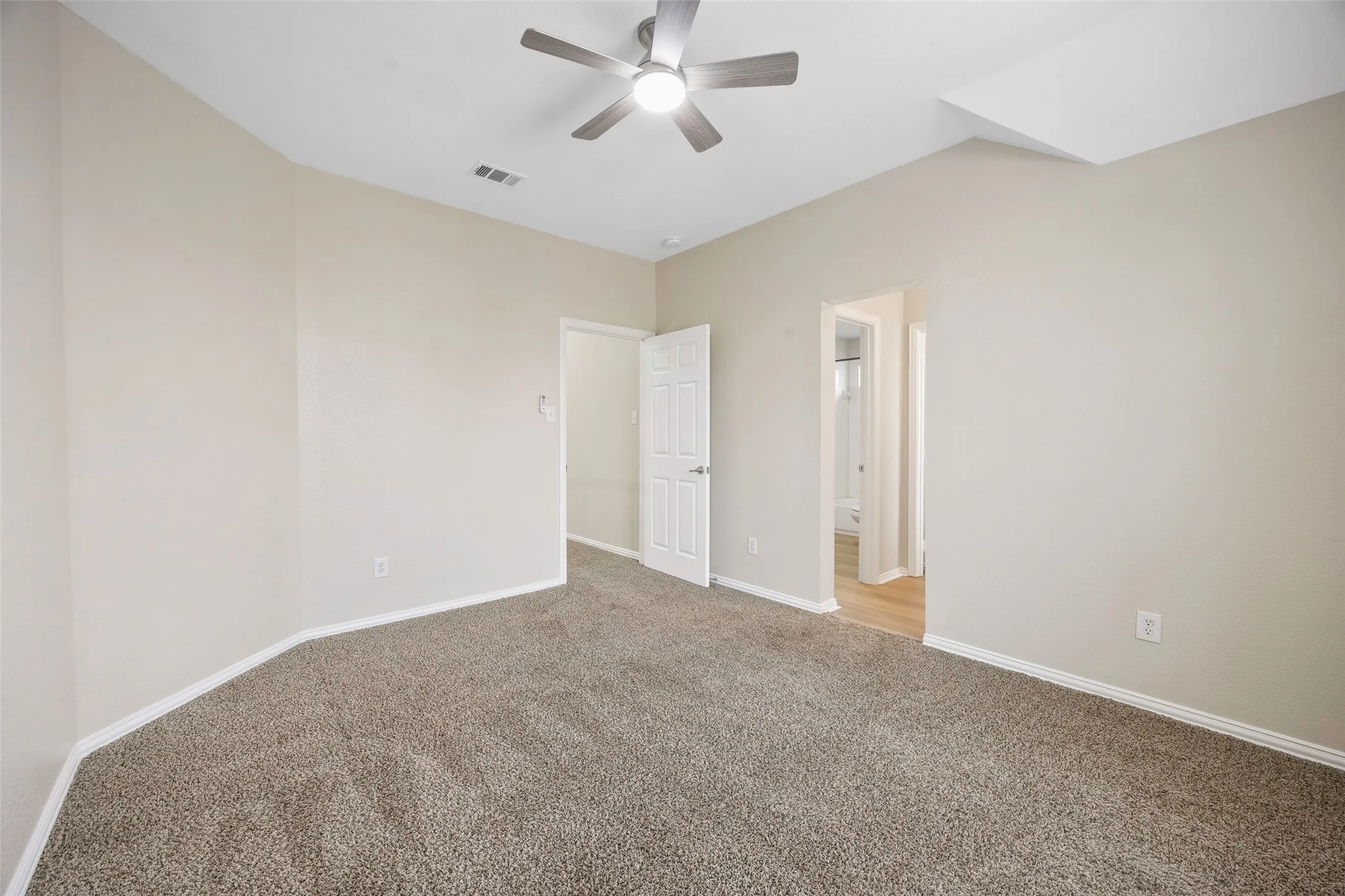 Single Family Residence For Rent in Collin County , 12003 Yoakum Drive, Frisco, Texas 75035, 5 Bedroom, 4 Bathroom, 3 Garage spaces, 3,989 Sqft, built in 2006, mls#21379520, Real Estate Agent in Frisco, Homes For Rent in Collin county, Homes For Rent in Frisco, Realtor in Frisco Texas, Real Estate Brokerage Independent Realty Texas, Luminita Cordes Realtor