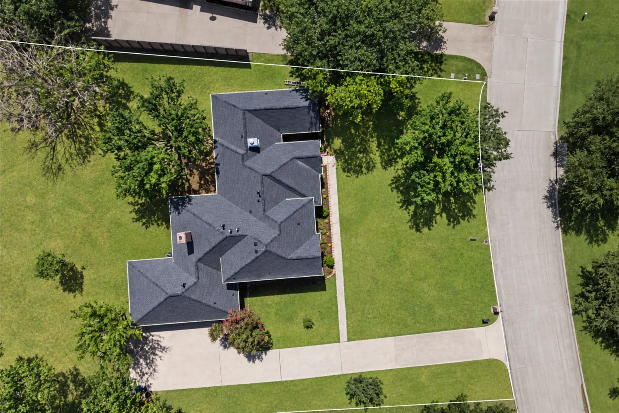 Single Family Residence For Sale in Rockwall County , 474 Chippendale Drive, Heath, Texas 75032, 4 Bedroom, 4 Bathroom, 3 Garage spaces, 2,837 Sqft, built in 1993, mls#21373226, Real Estate Agent in Heath, Homes For Sale in Rockwall county, Homes For Sale in Heath, Realtor in Heath Texas, Real Estate Brokerage Independent Realty Texas, Luminita Cordes Realtor