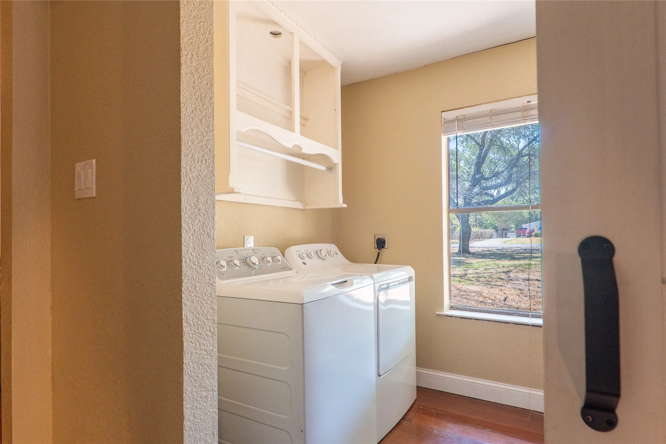 Single Family Residence For Sale in Van Zandt County , 207 Southridge Road, Edgewood, Texas 75117, 5 Bedroom, 2 Bathroom, 2 Garage spaces, 3,327 Sqft, built in 1983, mls#21379450, Real Estate Agent in Edgewood, Homes For Sale in Van Zandt county, Homes For Sale in Edgewood, Realtor in Edgewood Texas, Real Estate Brokerage Independent Realty Texas, Luminita Cordes Realtor