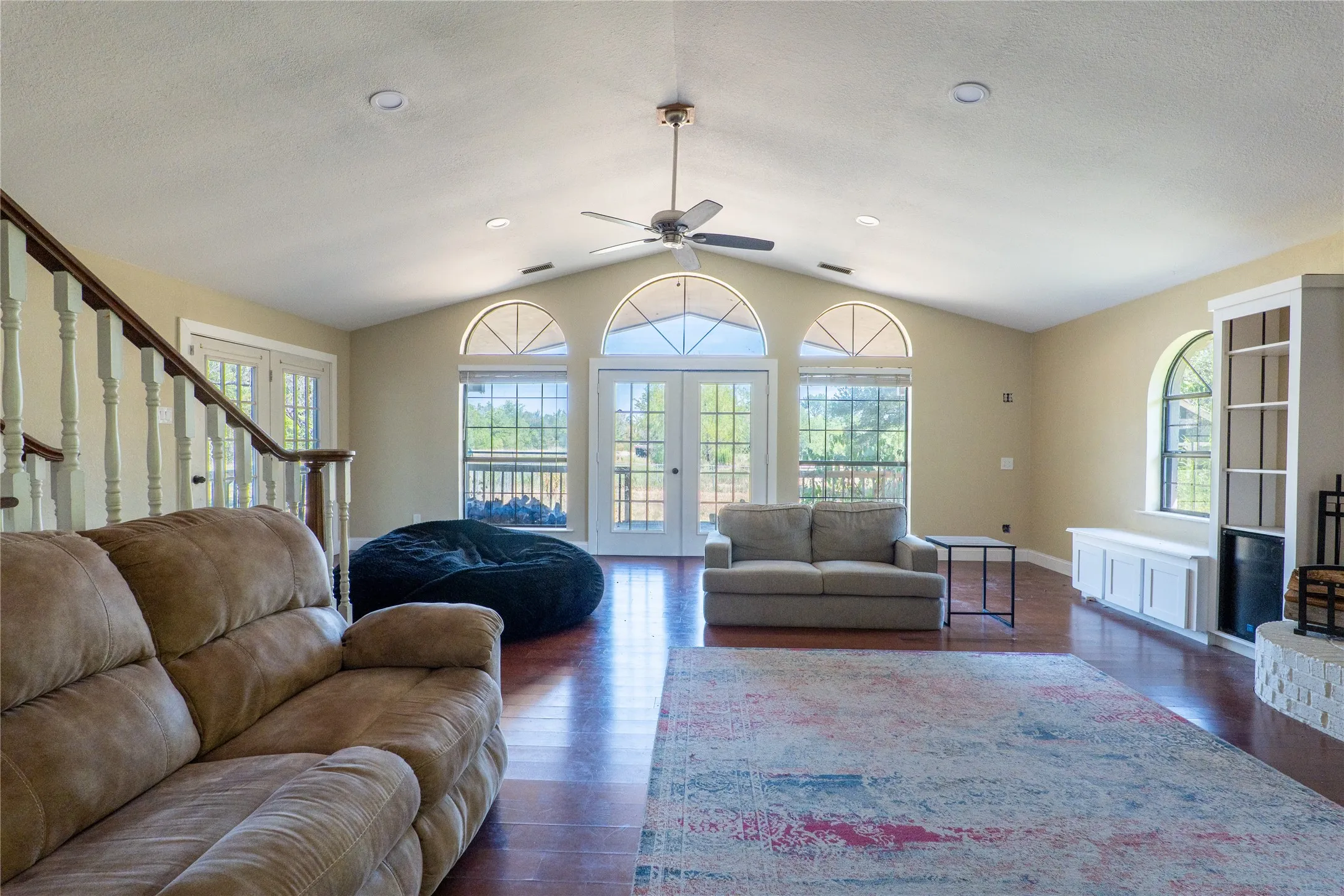 Single Family Residence For Sale in Van Zandt County , 207 Southridge Road, Edgewood, Texas 75117, 5 Bedroom, 2 Bathroom, 2 Garage spaces, 3,327 Sqft, built in 1983, mls#21379450, Real Estate Agent in Edgewood, Homes For Sale in Van Zandt county, Homes For Sale in Edgewood, Realtor in Edgewood Texas, Real Estate Brokerage Independent Realty Texas, Luminita Cordes Realtor