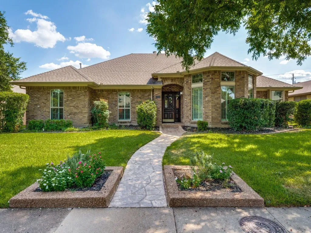 Single Family Residence For Sale in Collin County , 4304 Country Brook Drive, Dallas, Texas 75287, 3 Bedroom, 3 Bathroom, 2 Garage spaces, 2,180 Sqft, built in 1981, mls#21373859, Real Estate Agent in Dallas, Homes For Sale in Collin county, Homes For Sale in Dallas, Realtor in Dallas Texas, Real Estate Brokerage Independent Realty Texas, Luminita Cordes Realtor
