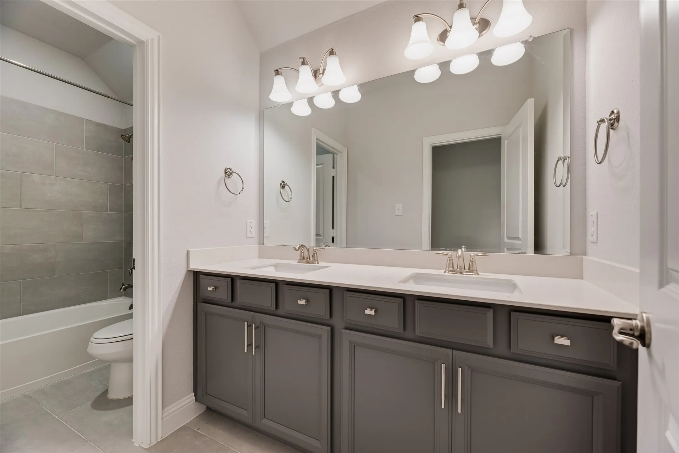 Dual vanity with undermount sinks and light-toned countertops