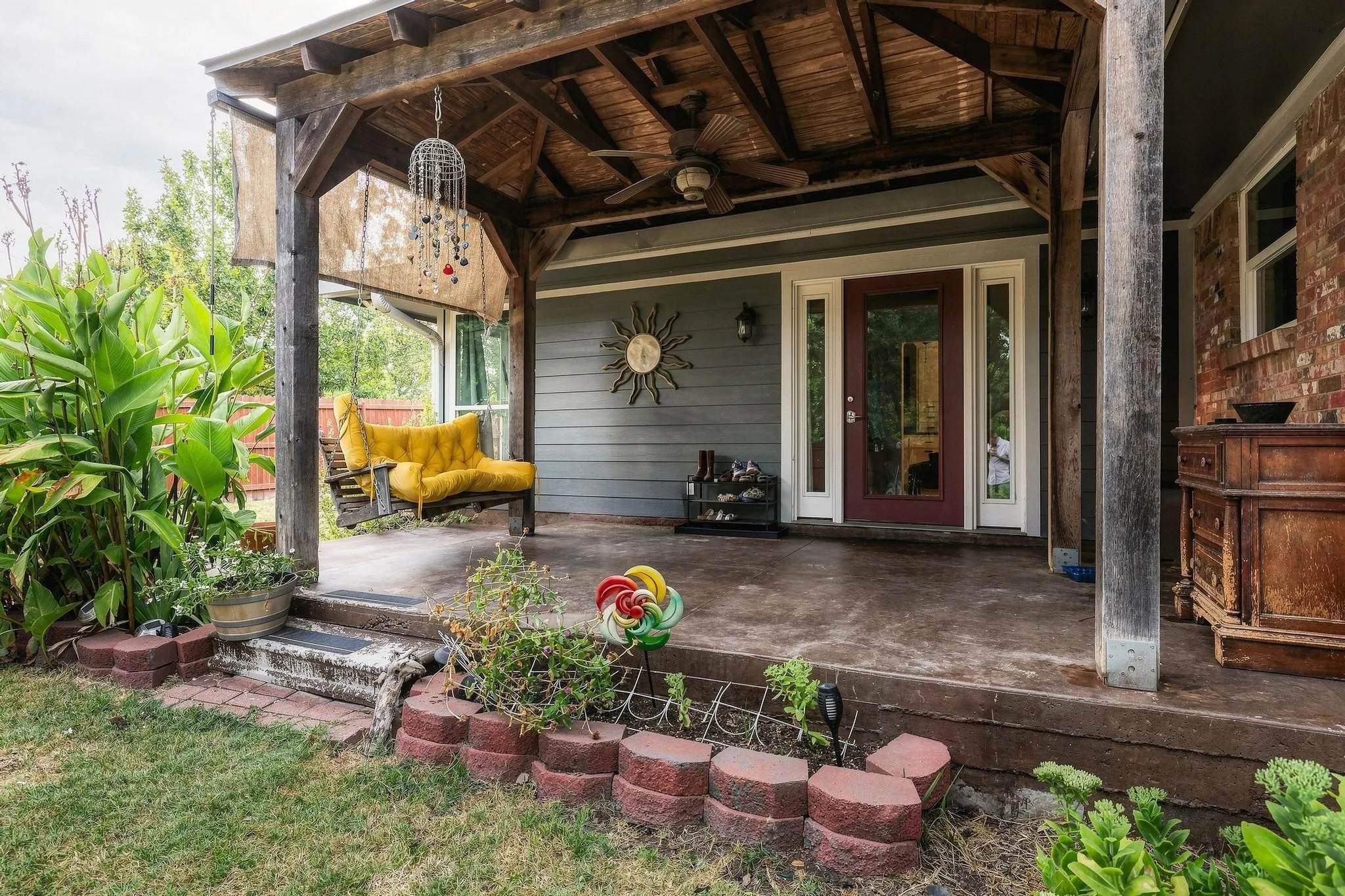 Single Family Residence For Sale in Grayson County , 9160 State Highway 56 E, Sherman, Texas 75090, 5 Bedroom, 4 Bathroom, 2 Garage spaces, 2,089 Sqft, built in 1963, mls#21379044, Real Estate Agent in Sherman, Homes For Sale in Grayson county, Homes For Sale in Sherman, Realtor in Sherman Texas, Real Estate Brokerage Independent Realty Texas, Luminita Cordes Realtor