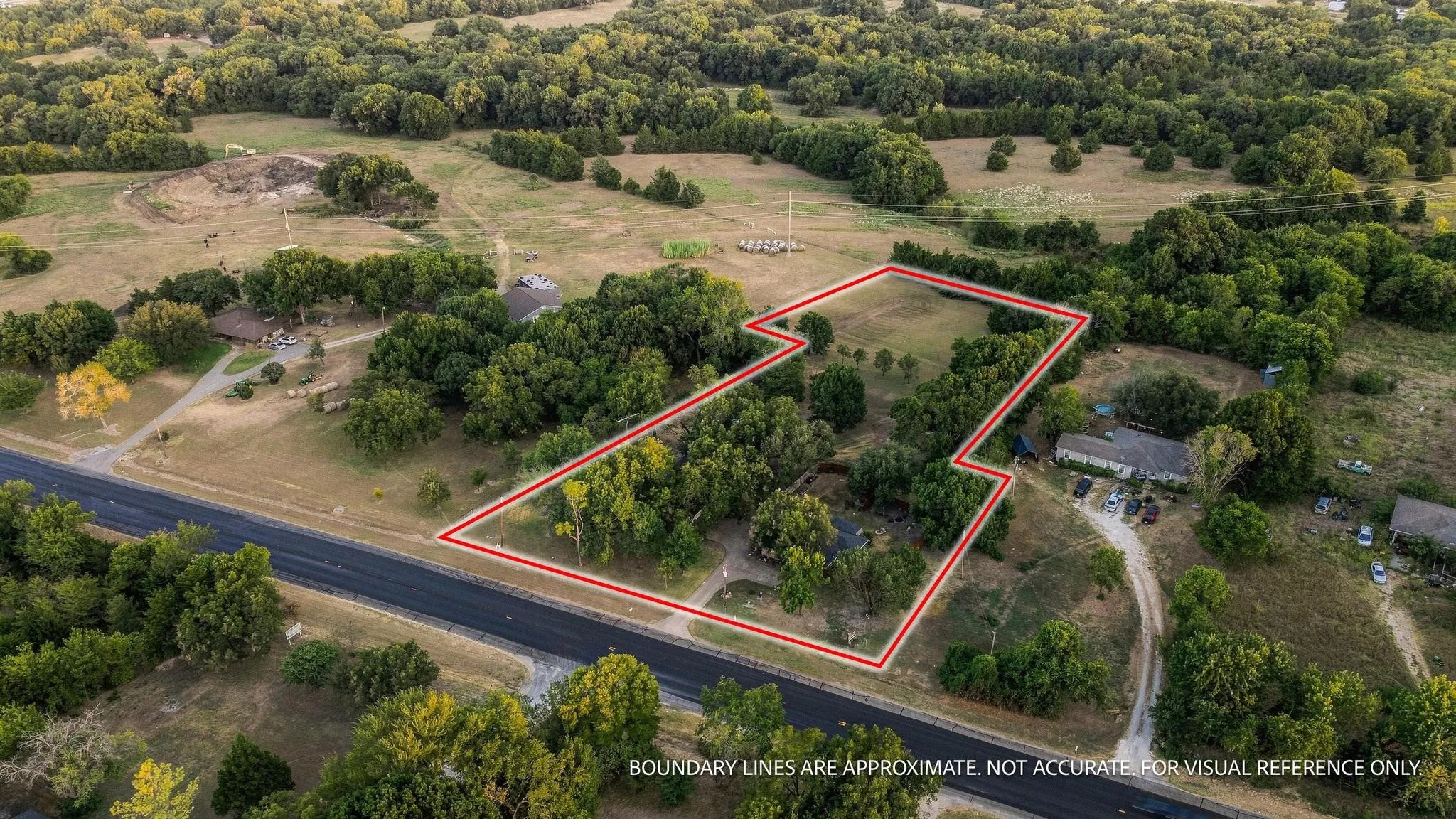 Single Family Residence For Sale in Grayson County , 9160 State Highway 56 E, Sherman, Texas 75090, 5 Bedroom, 4 Bathroom, 2 Garage spaces, 2,089 Sqft, built in 1963, mls#21379044, Real Estate Agent in Sherman, Homes For Sale in Grayson county, Homes For Sale in Sherman, Realtor in Sherman Texas, Real Estate Brokerage Independent Realty Texas, Luminita Cordes Realtor
