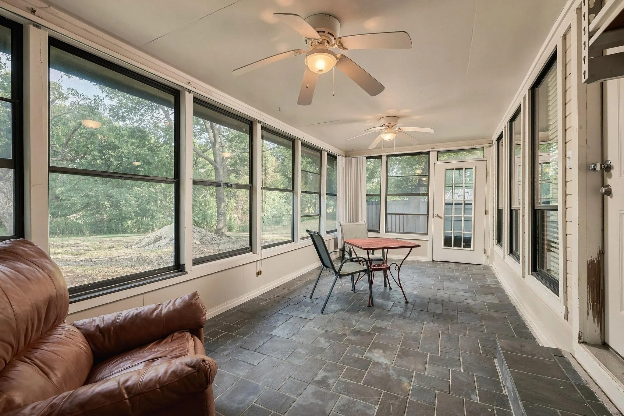 Single Family Residence For Sale in Grayson County , 9160 State Highway 56 E, Sherman, Texas 75090, 5 Bedroom, 4 Bathroom, 2 Garage spaces, 2,089 Sqft, built in 1963, mls#21379044, Real Estate Agent in Sherman, Homes For Sale in Grayson county, Homes For Sale in Sherman, Realtor in Sherman Texas, Real Estate Brokerage Independent Realty Texas, Luminita Cordes Realtor