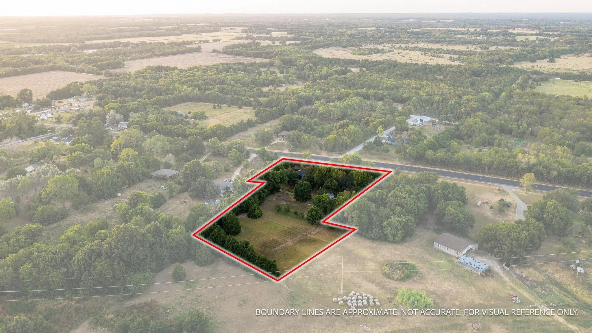 Single Family Residence For Sale in Grayson County , 9160 State Highway 56 E, Sherman, Texas 75090, 5 Bedroom, 4 Bathroom, 2 Garage spaces, 2,089 Sqft, built in 1963, mls#21379044, Real Estate Agent in Sherman, Homes For Sale in Grayson county, Homes For Sale in Sherman, Realtor in Sherman Texas, Real Estate Brokerage Independent Realty Texas, Luminita Cordes Realtor