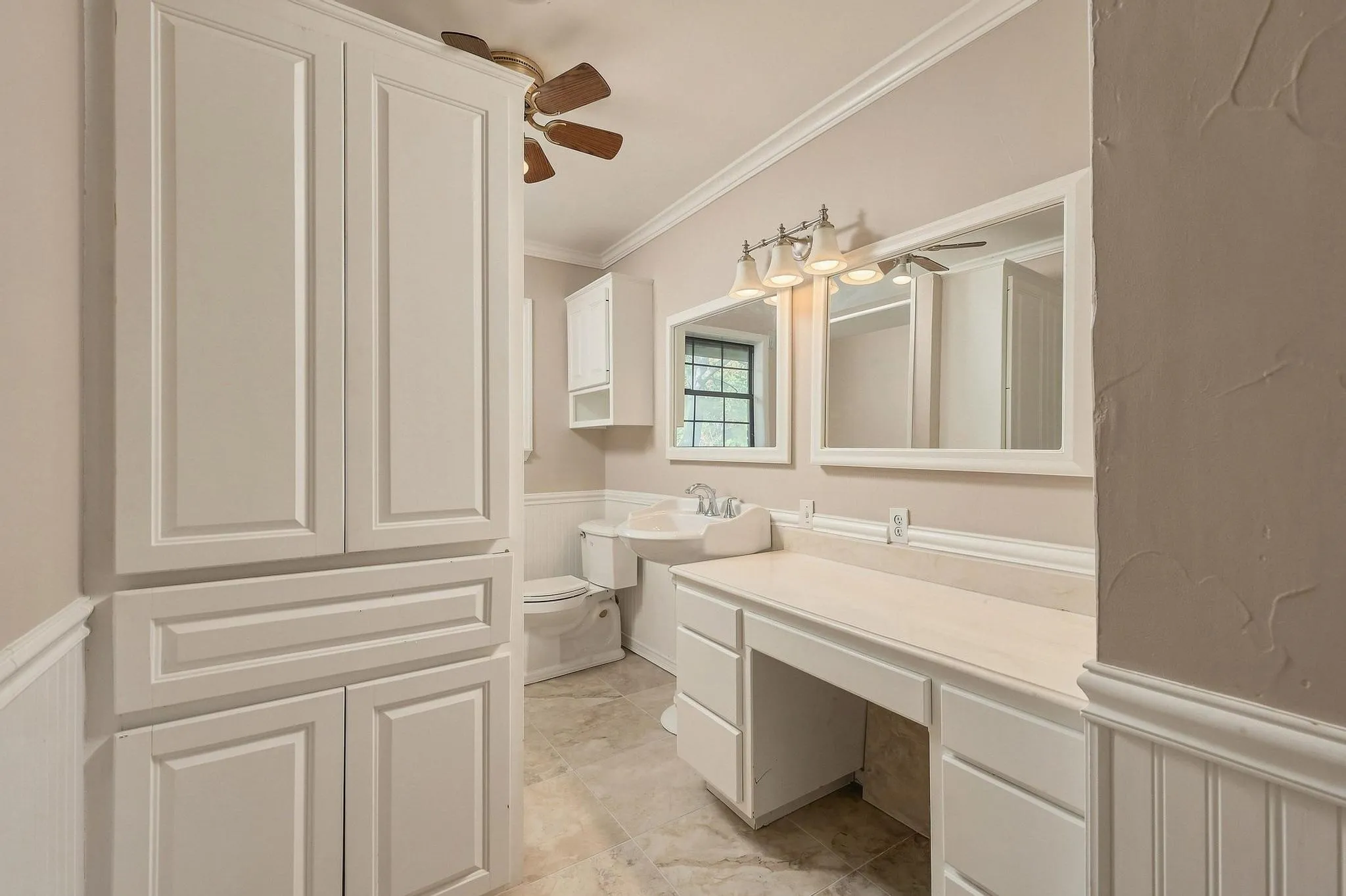 Single Family Residence For Sale in Grayson County , 9160 State Highway 56 E, Sherman, Texas 75090, 5 Bedroom, 4 Bathroom, 2 Garage spaces, 2,089 Sqft, built in 1963, mls#21379044, Real Estate Agent in Sherman, Homes For Sale in Grayson county, Homes For Sale in Sherman, Realtor in Sherman Texas, Real Estate Brokerage Independent Realty Texas, Luminita Cordes Realtor