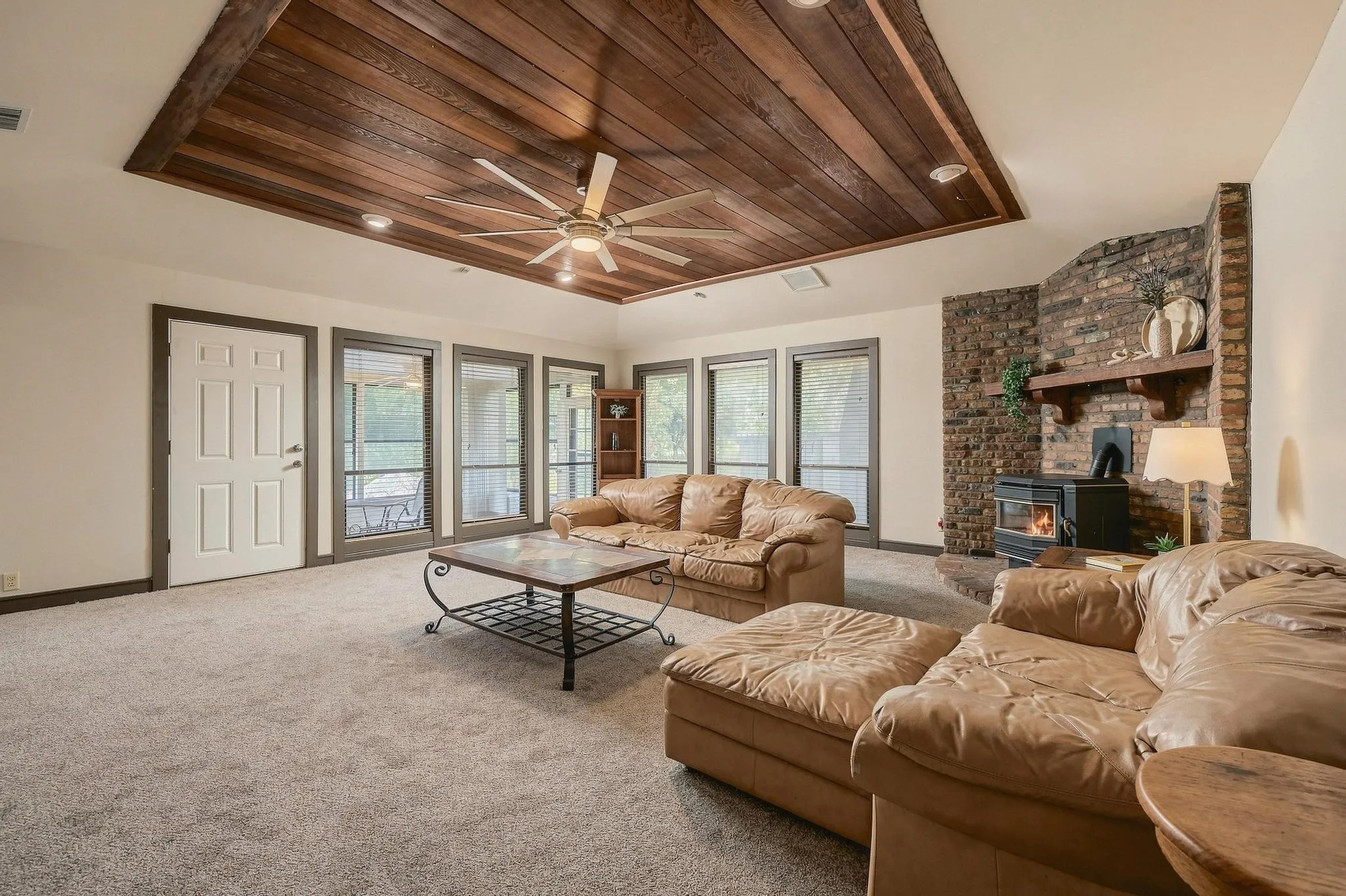 Single Family Residence For Sale in Grayson County , 9160 State Highway 56 E, Sherman, Texas 75090, 5 Bedroom, 4 Bathroom, 2 Garage spaces, 2,089 Sqft, built in 1963, mls#21379044, Real Estate Agent in Sherman, Homes For Sale in Grayson county, Homes For Sale in Sherman, Realtor in Sherman Texas, Real Estate Brokerage Independent Realty Texas, Luminita Cordes Realtor