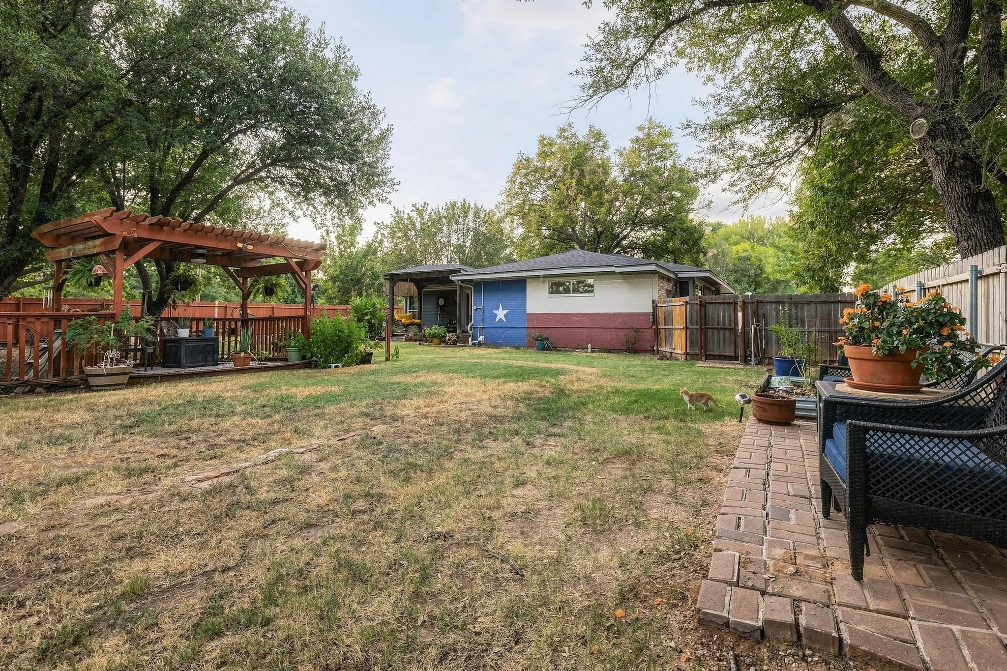Single Family Residence For Sale in Grayson County , 9160 State Highway 56 E, Sherman, Texas 75090, 5 Bedroom, 4 Bathroom, 2 Garage spaces, 2,089 Sqft, built in 1963, mls#21379044, Real Estate Agent in Sherman, Homes For Sale in Grayson county, Homes For Sale in Sherman, Realtor in Sherman Texas, Real Estate Brokerage Independent Realty Texas, Luminita Cordes Realtor