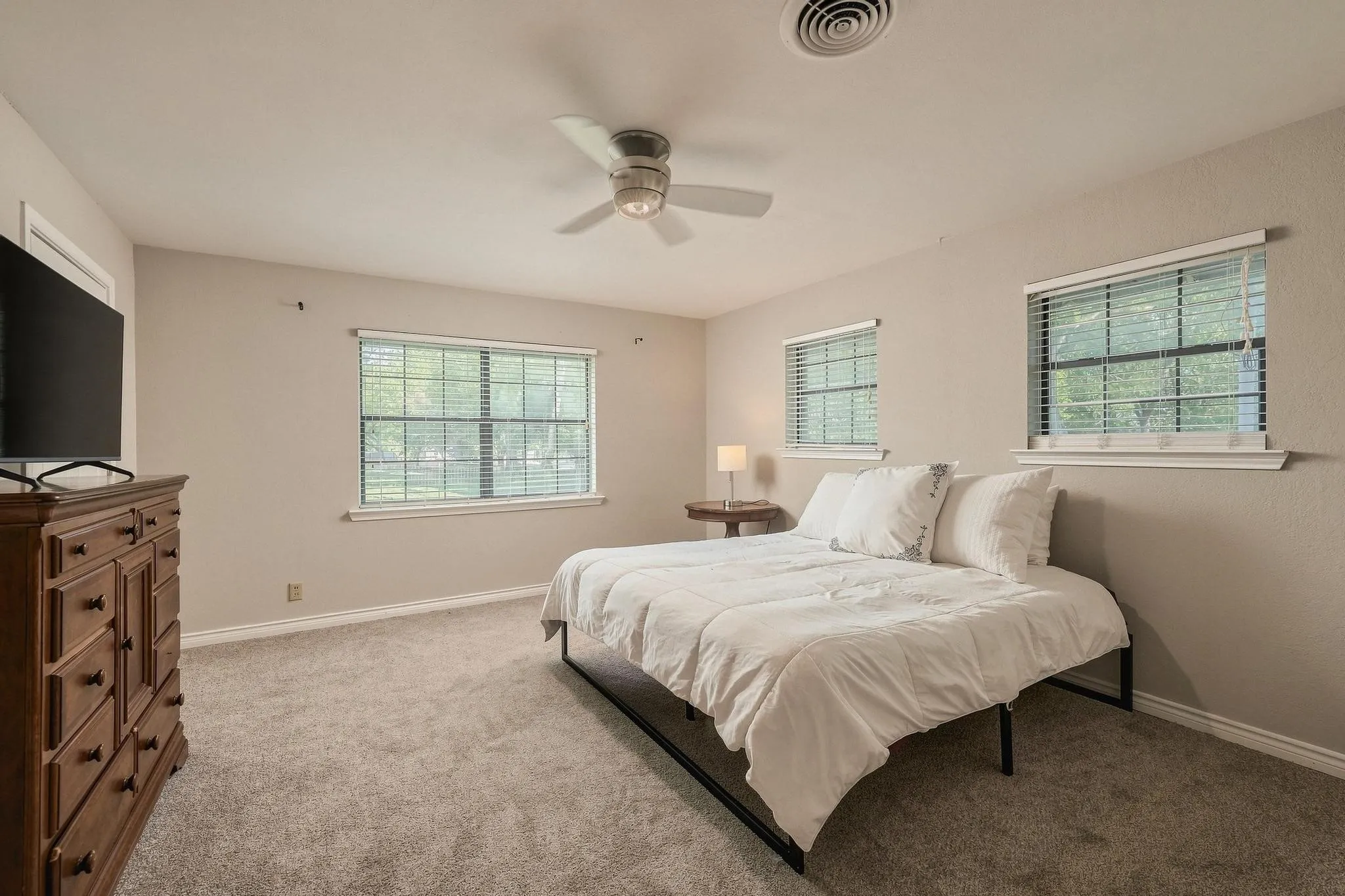 Single Family Residence For Sale in Grayson County , 9160 State Highway 56 E, Sherman, Texas 75090, 5 Bedroom, 4 Bathroom, 2 Garage spaces, 2,089 Sqft, built in 1963, mls#21379044, Real Estate Agent in Sherman, Homes For Sale in Grayson county, Homes For Sale in Sherman, Realtor in Sherman Texas, Real Estate Brokerage Independent Realty Texas, Luminita Cordes Realtor