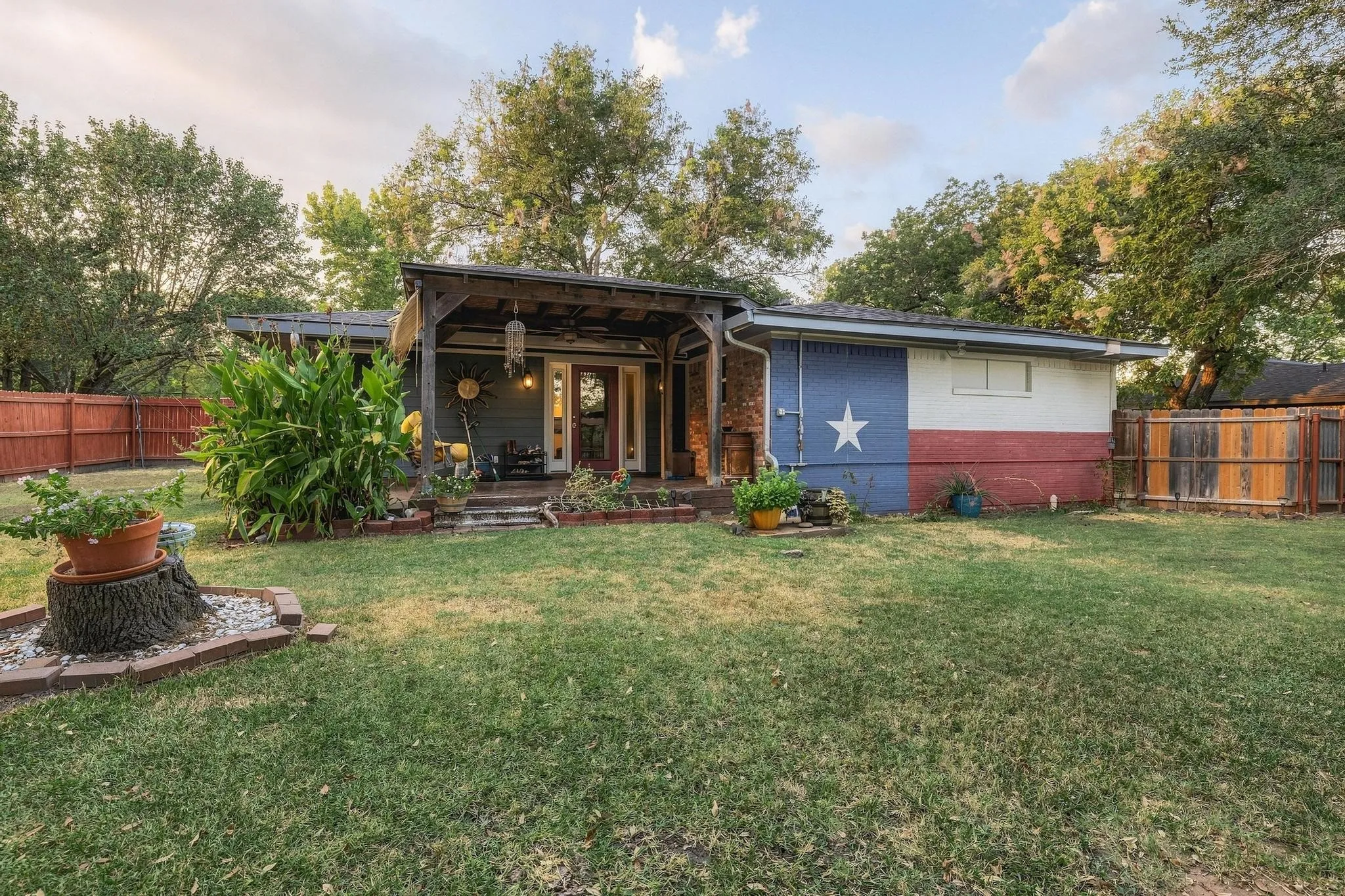 Single Family Residence For Sale in Grayson County , 9160 State Highway 56 E, Sherman, Texas 75090, 5 Bedroom, 4 Bathroom, 2 Garage spaces, 2,089 Sqft, built in 1963, mls#21379044, Real Estate Agent in Sherman, Homes For Sale in Grayson county, Homes For Sale in Sherman, Realtor in Sherman Texas, Real Estate Brokerage Independent Realty Texas, Luminita Cordes Realtor