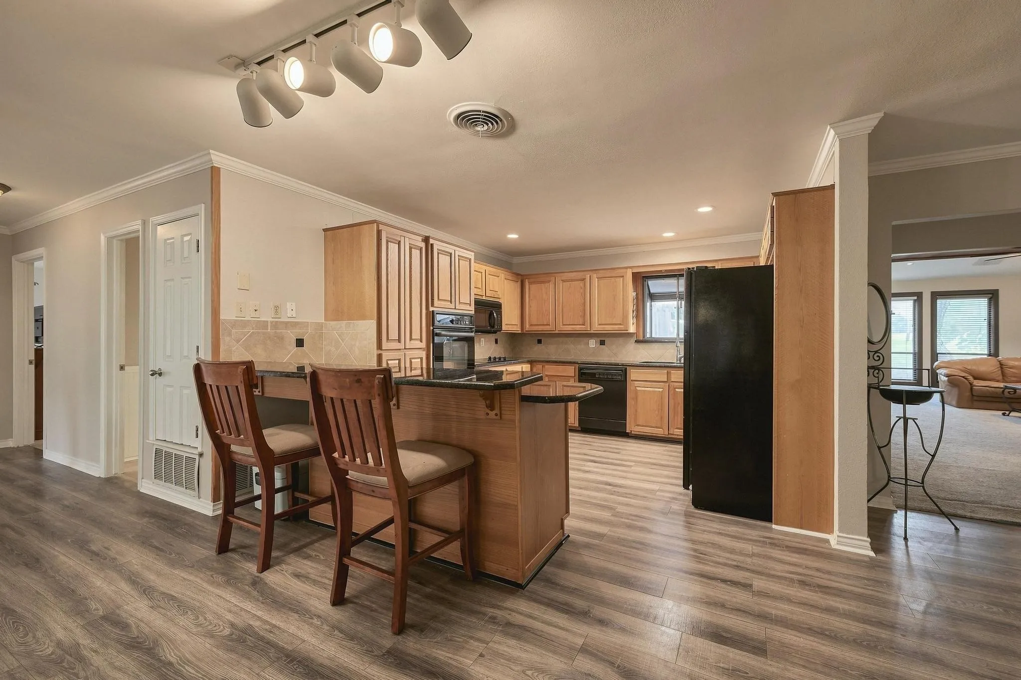 Single Family Residence For Sale in Grayson County , 9160 State Highway 56 E, Sherman, Texas 75090, 5 Bedroom, 4 Bathroom, 2 Garage spaces, 2,089 Sqft, built in 1963, mls#21379044, Real Estate Agent in Sherman, Homes For Sale in Grayson county, Homes For Sale in Sherman, Realtor in Sherman Texas, Real Estate Brokerage Independent Realty Texas, Luminita Cordes Realtor