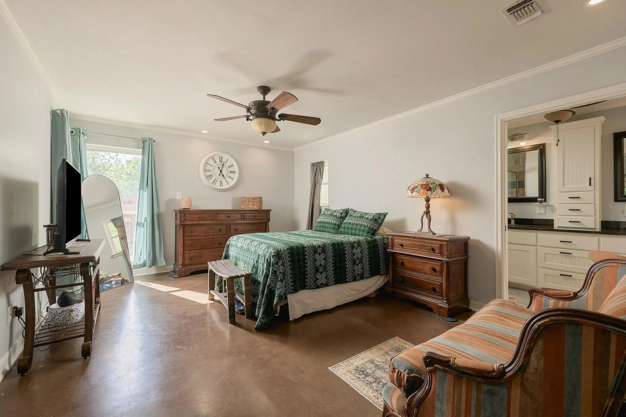 Single Family Residence For Sale in Grayson County , 9160 State Highway 56 E, Sherman, Texas 75090, 5 Bedroom, 4 Bathroom, 2 Garage spaces, 2,089 Sqft, built in 1963, mls#21379044, Real Estate Agent in Sherman, Homes For Sale in Grayson county, Homes For Sale in Sherman, Realtor in Sherman Texas, Real Estate Brokerage Independent Realty Texas, Luminita Cordes Realtor