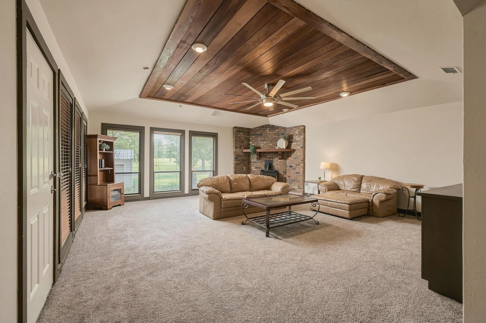 Single Family Residence For Sale in Grayson County , 9160 State Highway 56 E, Sherman, Texas 75090, 5 Bedroom, 4 Bathroom, 2 Garage spaces, 2,089 Sqft, built in 1963, mls#21379044, Real Estate Agent in Sherman, Homes For Sale in Grayson county, Homes For Sale in Sherman, Realtor in Sherman Texas, Real Estate Brokerage Independent Realty Texas, Luminita Cordes Realtor