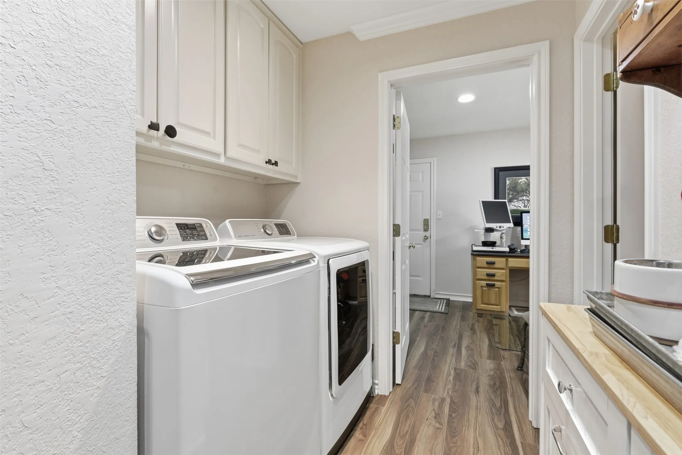 Single Family Residence For Sale in Hood County , 5004 Mohawk Court, De Cordova, Texas 76049, 3 Bedroom, 3 Bathroom, 2 Garage spaces, 2,627 Sqft, built in 2000, mls#21379530, Real Estate Agent in De Cordova, Homes For Sale in Hood county, Homes For Sale in De Cordova, Realtor in De Cordova Texas, Real Estate Brokerage Independent Realty Texas, Luminita Cordes Realtor