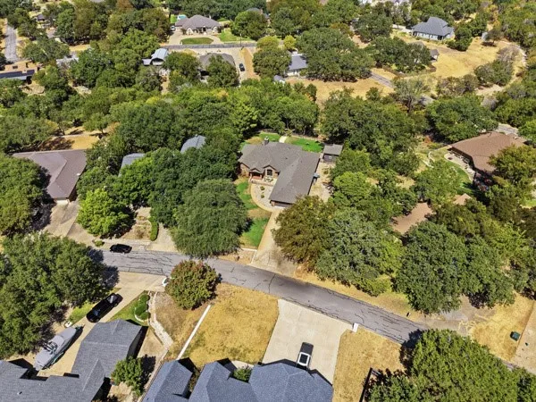 Single Family Residence For Sale in Hood County , 5004 Mohawk Court, De Cordova, Texas 76049, 3 Bedroom, 3 Bathroom, 2 Garage spaces, 2,627 Sqft, built in 2000, mls#21379530, Real Estate Agent in De Cordova, Homes For Sale in Hood county, Homes For Sale in De Cordova, Realtor in De Cordova Texas, Real Estate Brokerage Independent Realty Texas, Luminita Cordes Realtor