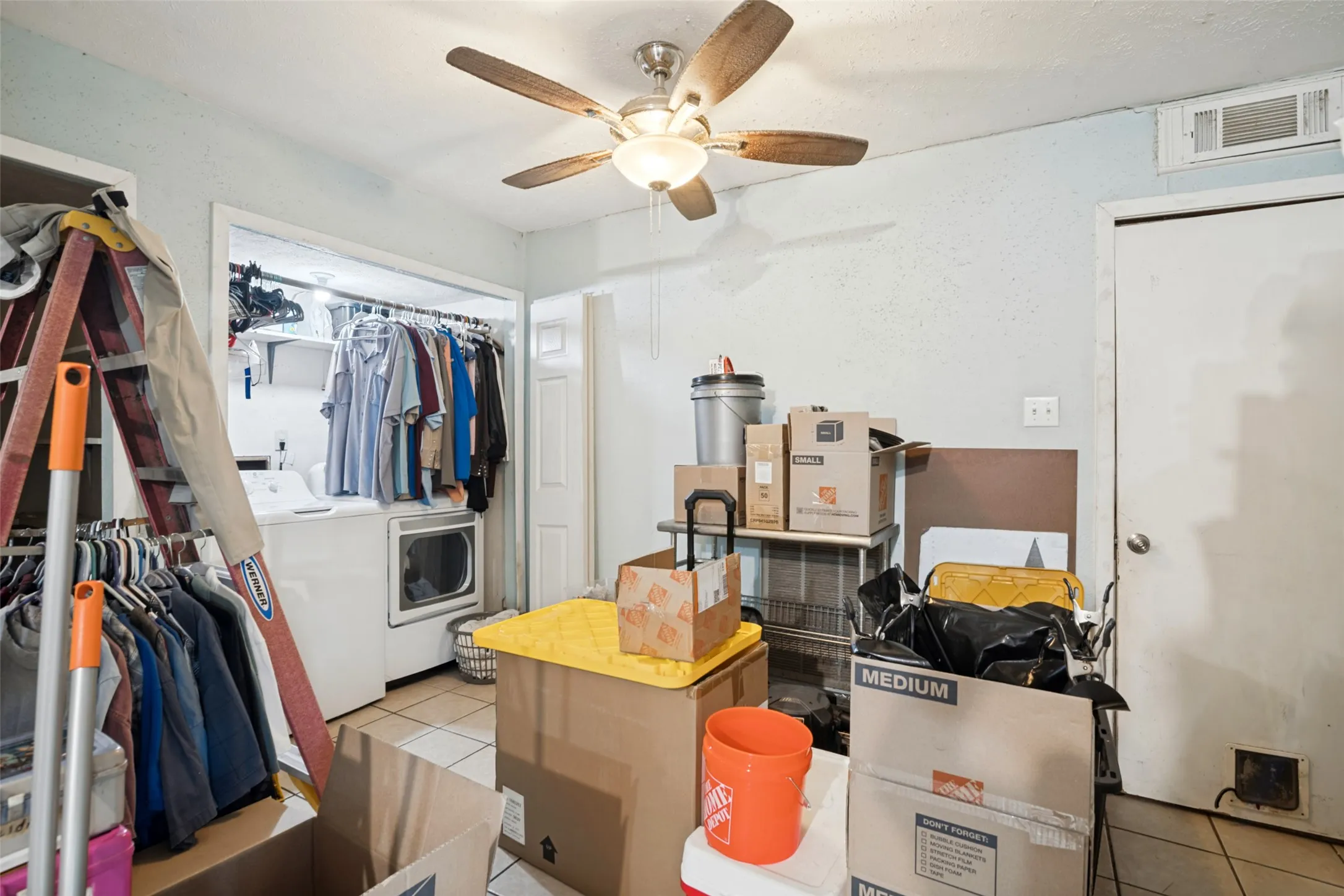 Single Family Residence For Sale in Dallas County , 2630 Dove Meadow Drive, Garland, Texas 75043, 4 Bedroom, 2 Bathroom, 2 Garage spaces, 1,649 Sqft, built in 1976, mls#21368918, Real Estate Agent in Garland, Homes For Sale in Dallas county, Homes For Sale in Garland, Realtor in Garland Texas, Real Estate Brokerage Independent Realty Texas, Luminita Cordes Realtor
