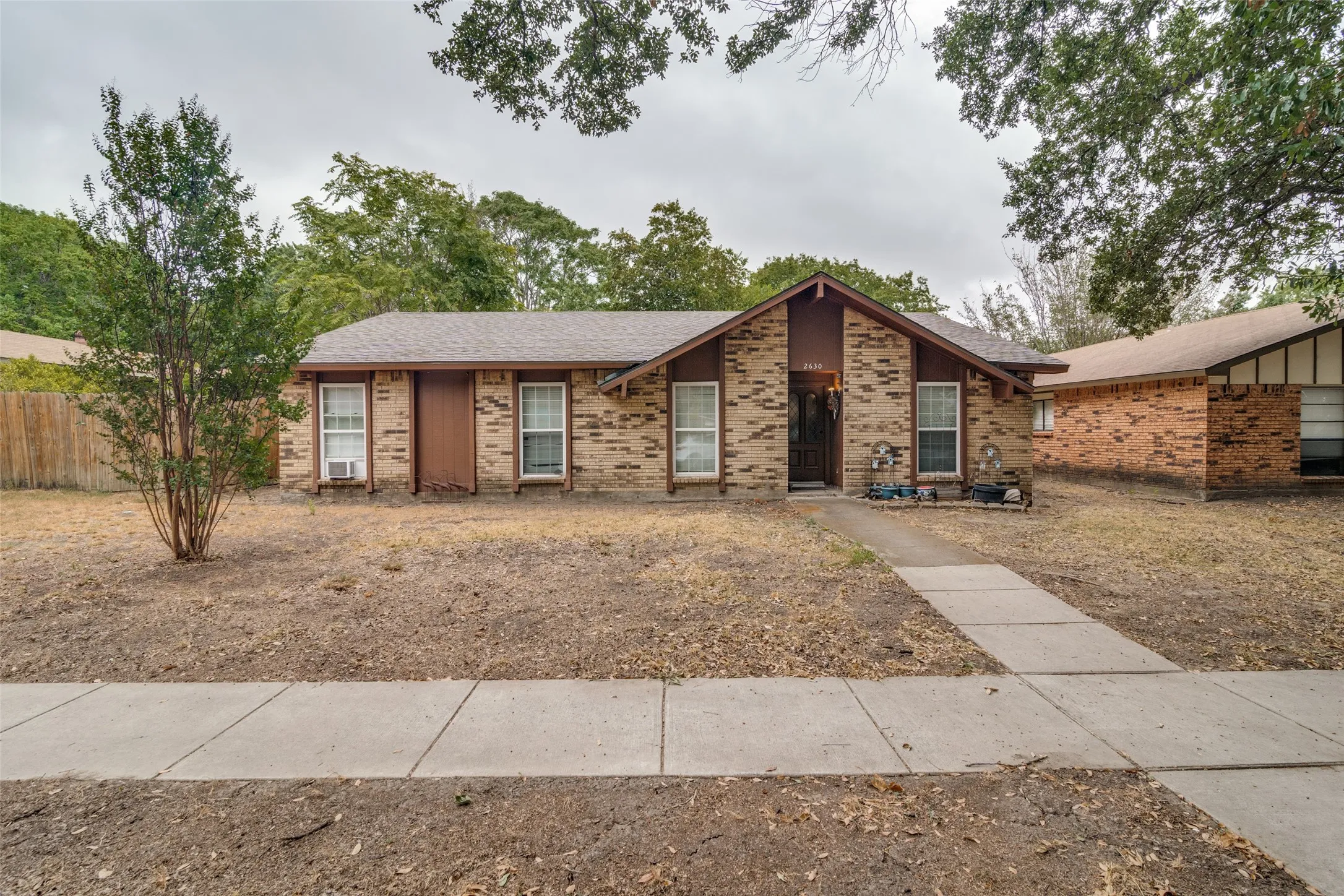 Single Family Residence For Sale in Dallas County , 2630 Dove Meadow Drive, Garland, Texas 75043, 4 Bedroom, 2 Bathroom, 2 Garage spaces, 1,649 Sqft, built in 1976, mls#21368918, Real Estate Agent in Garland, Homes For Sale in Dallas county, Homes For Sale in Garland, Realtor in Garland Texas, Real Estate Brokerage Independent Realty Texas, Luminita Cordes Realtor