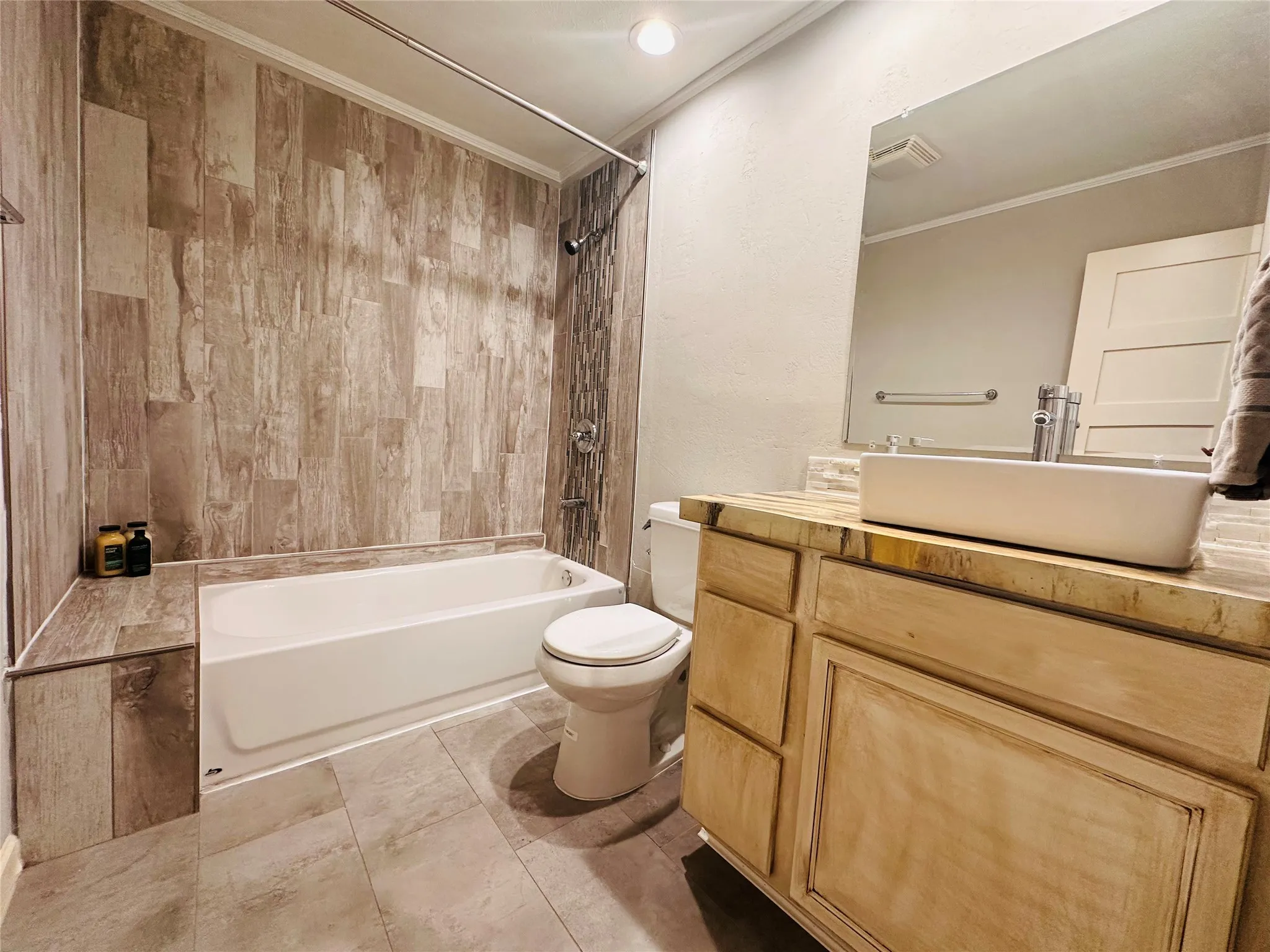 Single Family Residence For Rent in Collin County , 1533 W Spring Creek Parkway, Plano, Texas 75023, 3 Bedroom, 2 Bathroom, Garage spaces, 1,670 Sqft, built in 1976, mls#21379490, Real Estate Agent in Plano, Homes For Rent in Collin county, Homes For Rent in Plano, Realtor in Plano Texas, Real Estate Brokerage Independent Realty Texas, Luminita Cordes Realtor