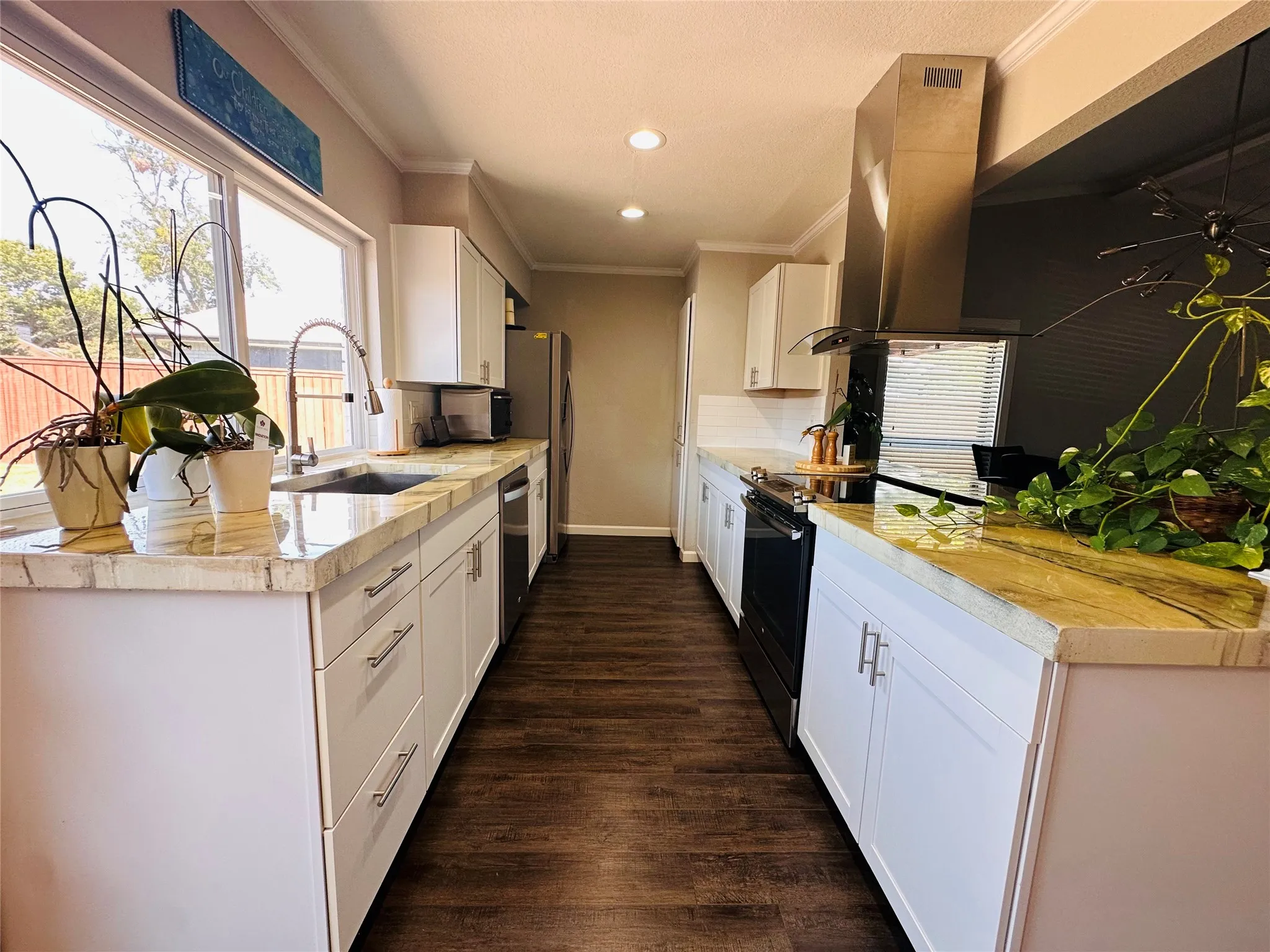Single Family Residence For Rent in Collin County , 1533 W Spring Creek Parkway, Plano, Texas 75023, 3 Bedroom, 2 Bathroom, Garage spaces, 1,670 Sqft, built in 1976, mls#21379490, Real Estate Agent in Plano, Homes For Rent in Collin county, Homes For Rent in Plano, Realtor in Plano Texas, Real Estate Brokerage Independent Realty Texas, Luminita Cordes Realtor