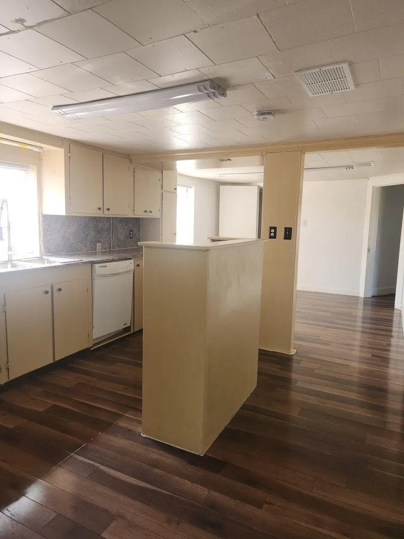 Single Family Residence For Rent in Fannin County , 4494 N US Highway 69, Leonard, Texas 75452, 3 Bedroom, 2 Bathroom, Garage spaces, 1,472 Sqft, built in 1940, mls#21379532, Real Estate Agent in Leonard, Homes For Rent in Fannin county, Homes For Rent in Leonard, Realtor in Leonard Texas, Real Estate Brokerage Independent Realty Texas, Luminita Cordes Realtor