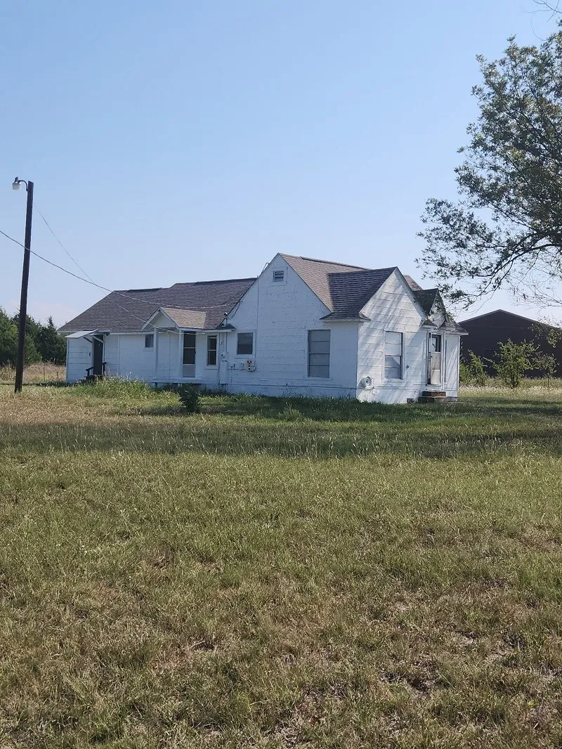 Single Family Residence For Rent in Fannin County , 4494 N US Highway 69, Leonard, Texas 75452, 3 Bedroom, 2 Bathroom, Garage spaces, 1,472 Sqft, built in 1940, mls#21379532, Real Estate Agent in Leonard, Homes For Rent in Fannin county, Homes For Rent in Leonard, Realtor in Leonard Texas, Real Estate Brokerage Independent Realty Texas, Luminita Cordes Realtor