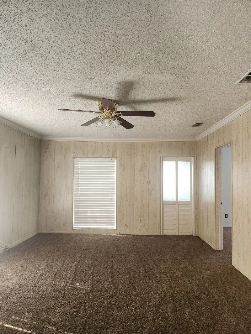 No Carpet has vinyl plank flooring