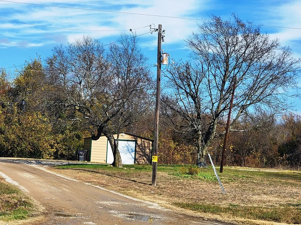Single Family Residence For Rent in Fannin County , 4494 N US Highway 69, Leonard, Texas 75452, 3 Bedroom, 2 Bathroom, Garage spaces, 1,472 Sqft, built in 1940, mls#21379532, Real Estate Agent in Leonard, Homes For Rent in Fannin county, Homes For Rent in Leonard, Realtor in Leonard Texas, Real Estate Brokerage Independent Realty Texas, Luminita Cordes Realtor
