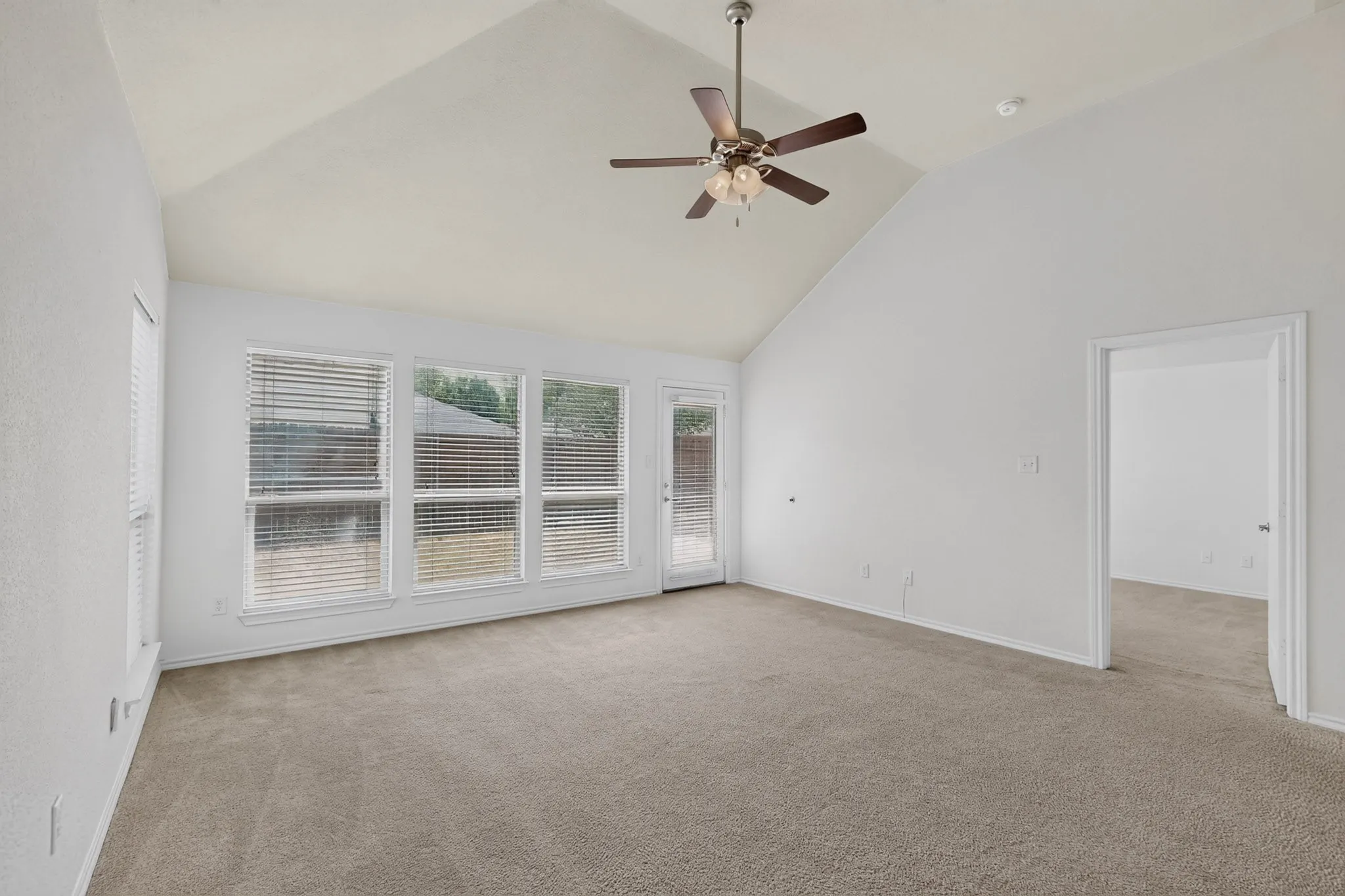 Single Family Residence For Rent in Denton County , 408 Windridge Drive, Little Elm, Texas 75068, 3 Bedroom, 2 Bathroom, 2 Garage spaces, 1,502 Sqft, built in 2014, mls#21341530, Real Estate Agent in Little Elm, Homes For Rent in Denton county, Homes For Rent in Little Elm, Realtor in Little Elm Texas, Real Estate Brokerage Independent Realty Texas, Luminita Cordes Realtor