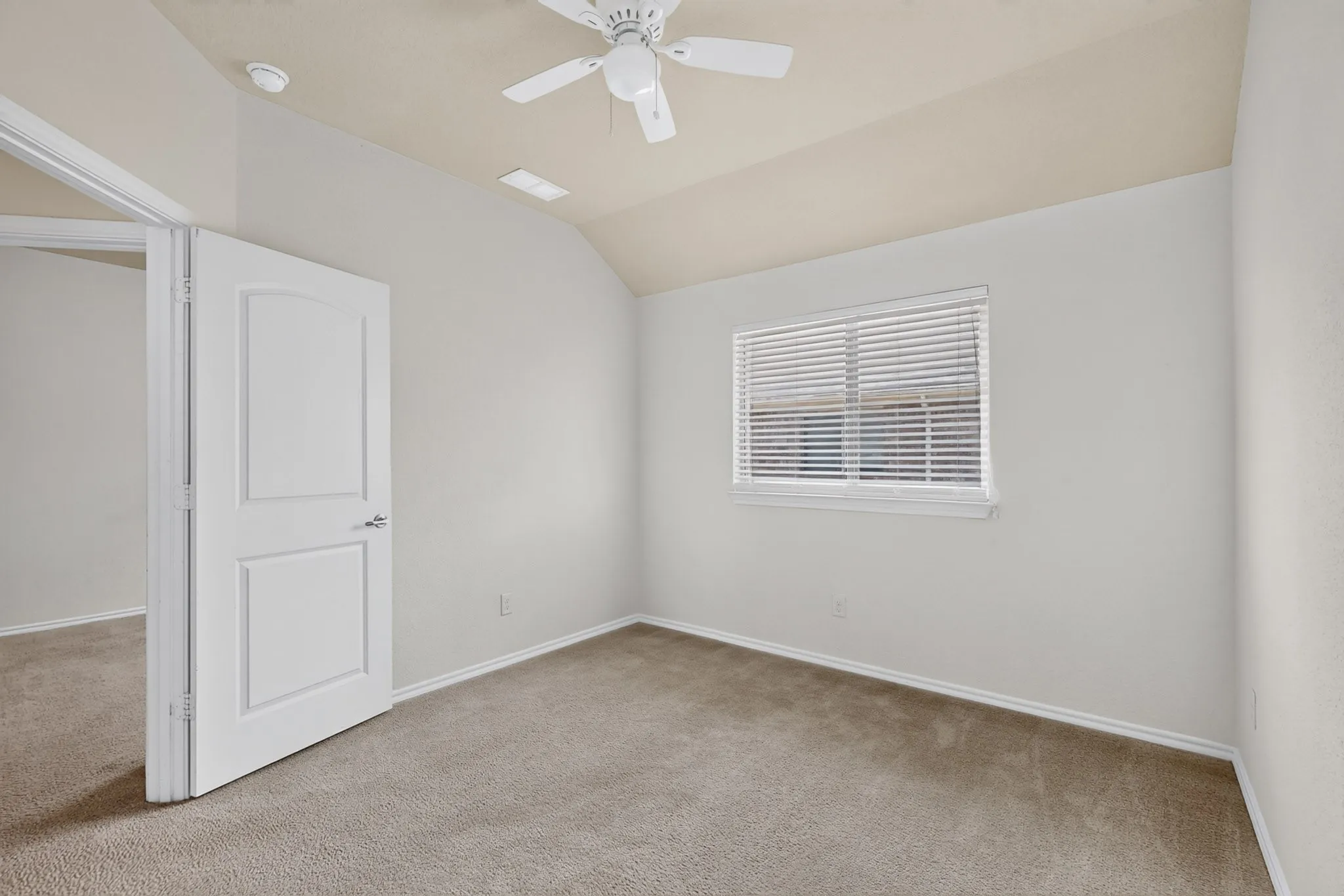Single Family Residence For Rent in Denton County , 408 Windridge Drive, Little Elm, Texas 75068, 3 Bedroom, 2 Bathroom, 2 Garage spaces, 1,502 Sqft, built in 2014, mls#21341530, Real Estate Agent in Little Elm, Homes For Rent in Denton county, Homes For Rent in Little Elm, Realtor in Little Elm Texas, Real Estate Brokerage Independent Realty Texas, Luminita Cordes Realtor