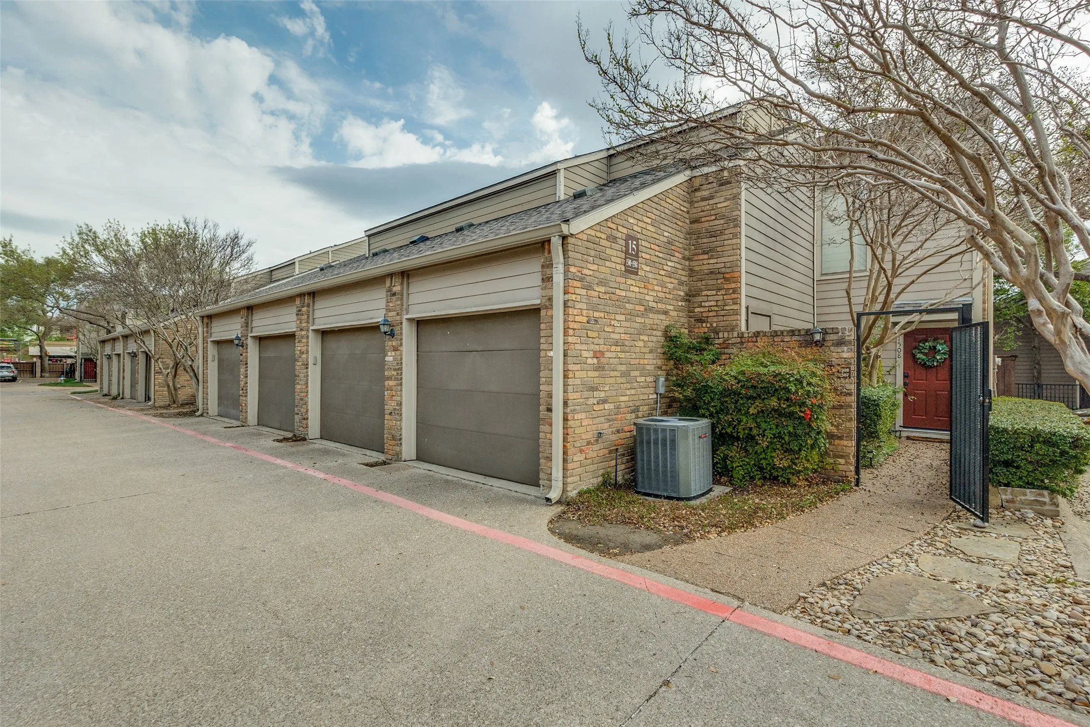 Condominium For Sale in Dallas County , 5616 Preston Oaks Road 1507, Dallas, Texas 75254, 2 Bedroom, 1 Bathroom, 1 Garage spaces, 891 Sqft, built in 1982, mls#21379066, Real Estate Agent in Dallas, Homes For Sale in Dallas county, Homes For Sale in Dallas, Realtor in Dallas Texas, Real Estate Brokerage Independent Realty Texas, Luminita Cordes Realtor