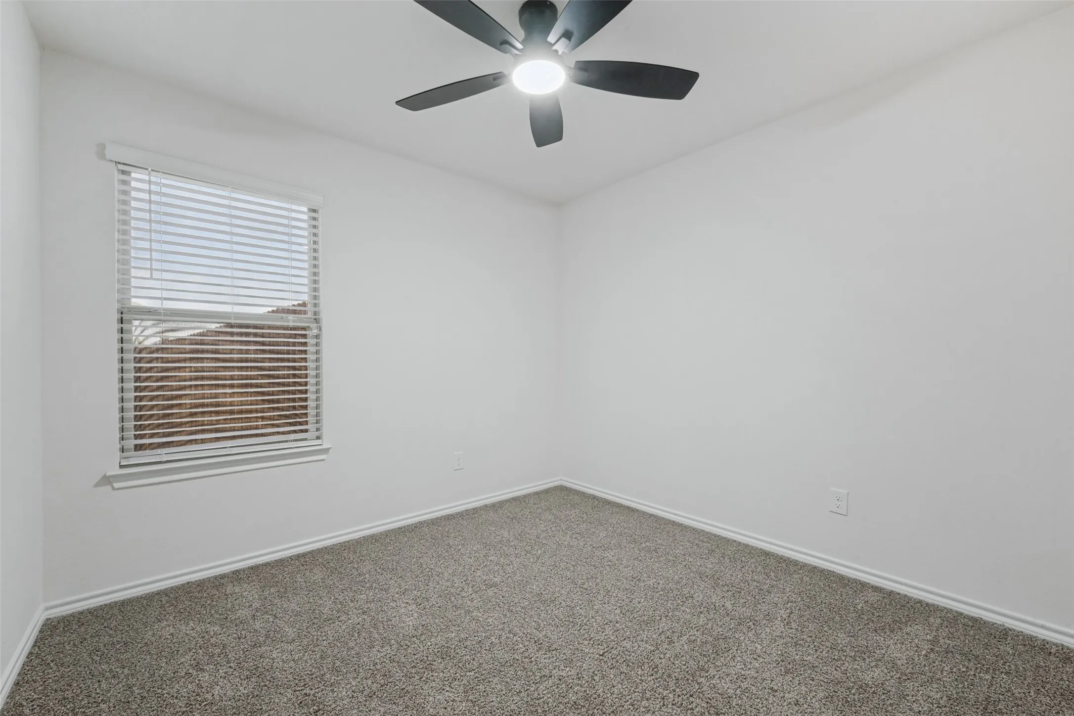 Single Family Residence For Sale in Denton County , 1104 Saddlehorn Drive, Denton, Texas 76207, 5 Bedroom, 2 Bathroom, 2 Garage spaces, 1,949 Sqft, built in 2022, mls#21379535, Real Estate Agent in Denton, Homes For Sale in Denton county, Homes For Sale in Denton, Realtor in Denton Texas, Real Estate Brokerage Independent Realty Texas, Luminita Cordes Realtor
