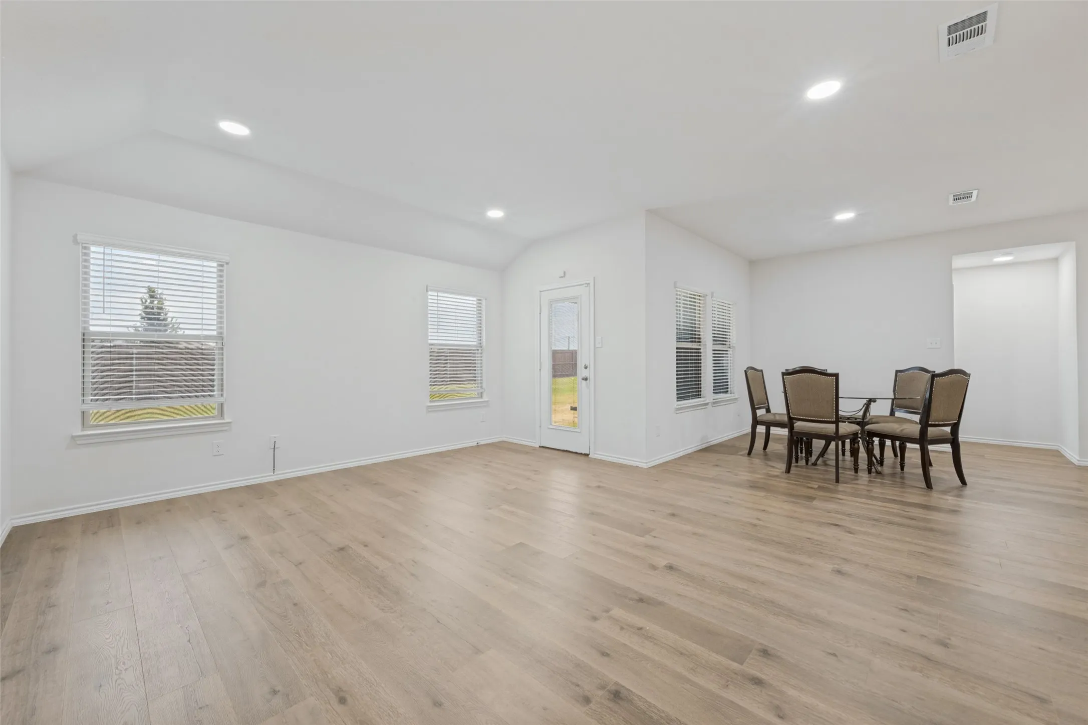 Single Family Residence For Sale in Denton County , 1104 Saddlehorn Drive, Denton, Texas 76207, 5 Bedroom, 2 Bathroom, 2 Garage spaces, 1,949 Sqft, built in 2022, mls#21379535, Real Estate Agent in Denton, Homes For Sale in Denton county, Homes For Sale in Denton, Realtor in Denton Texas, Real Estate Brokerage Independent Realty Texas, Luminita Cordes Realtor