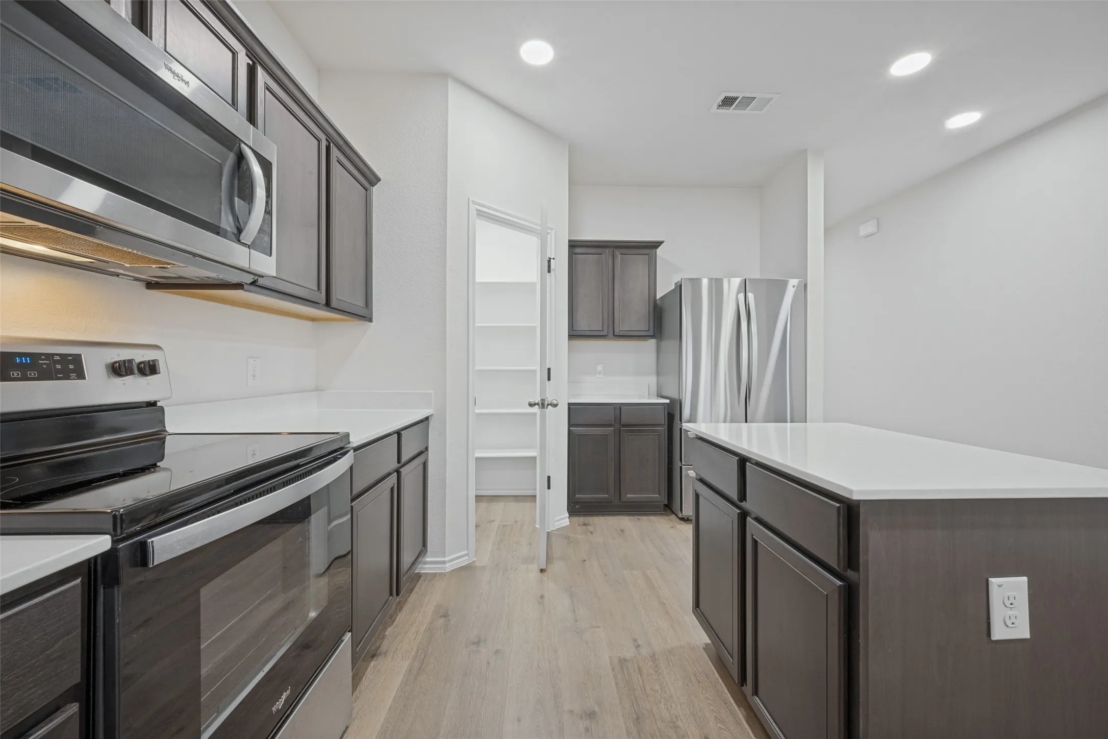 Single Family Residence For Sale in Denton County , 1104 Saddlehorn Drive, Denton, Texas 76207, 5 Bedroom, 2 Bathroom, 2 Garage spaces, 1,949 Sqft, built in 2022, mls#21379535, Real Estate Agent in Denton, Homes For Sale in Denton county, Homes For Sale in Denton, Realtor in Denton Texas, Real Estate Brokerage Independent Realty Texas, Luminita Cordes Realtor
